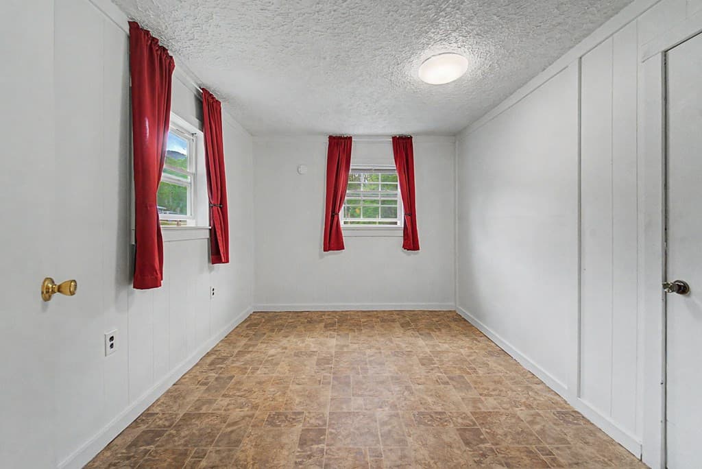 Single Family Residence at 3325 Pack Mountain Road, Murphy, NC 28906, photo 2 of 8