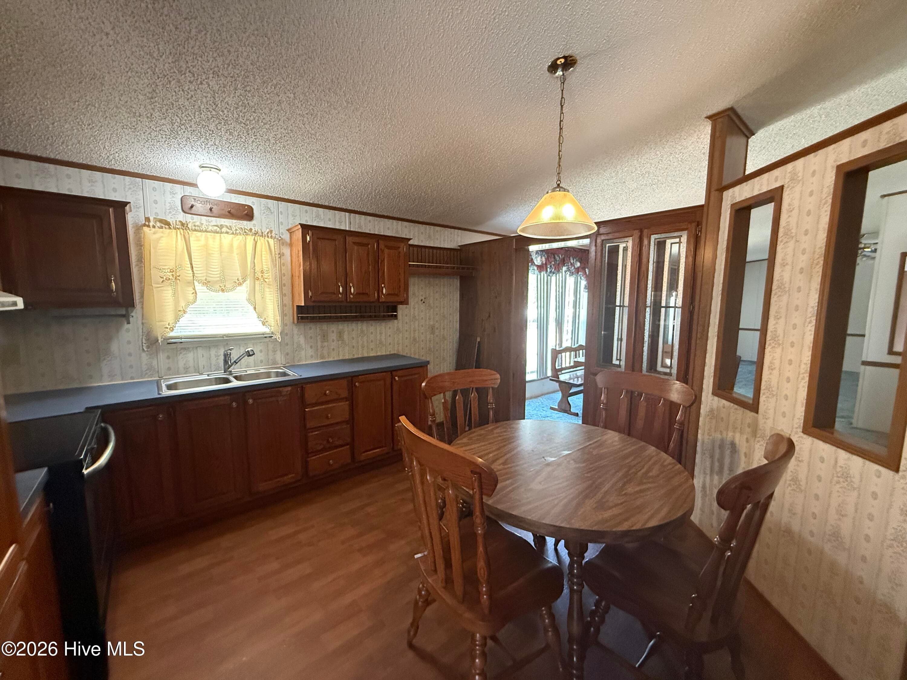 Manufactured Home at 9534 Us Highway 701 Highway, Elizabethtown, NC 28337, photo 4 of 19