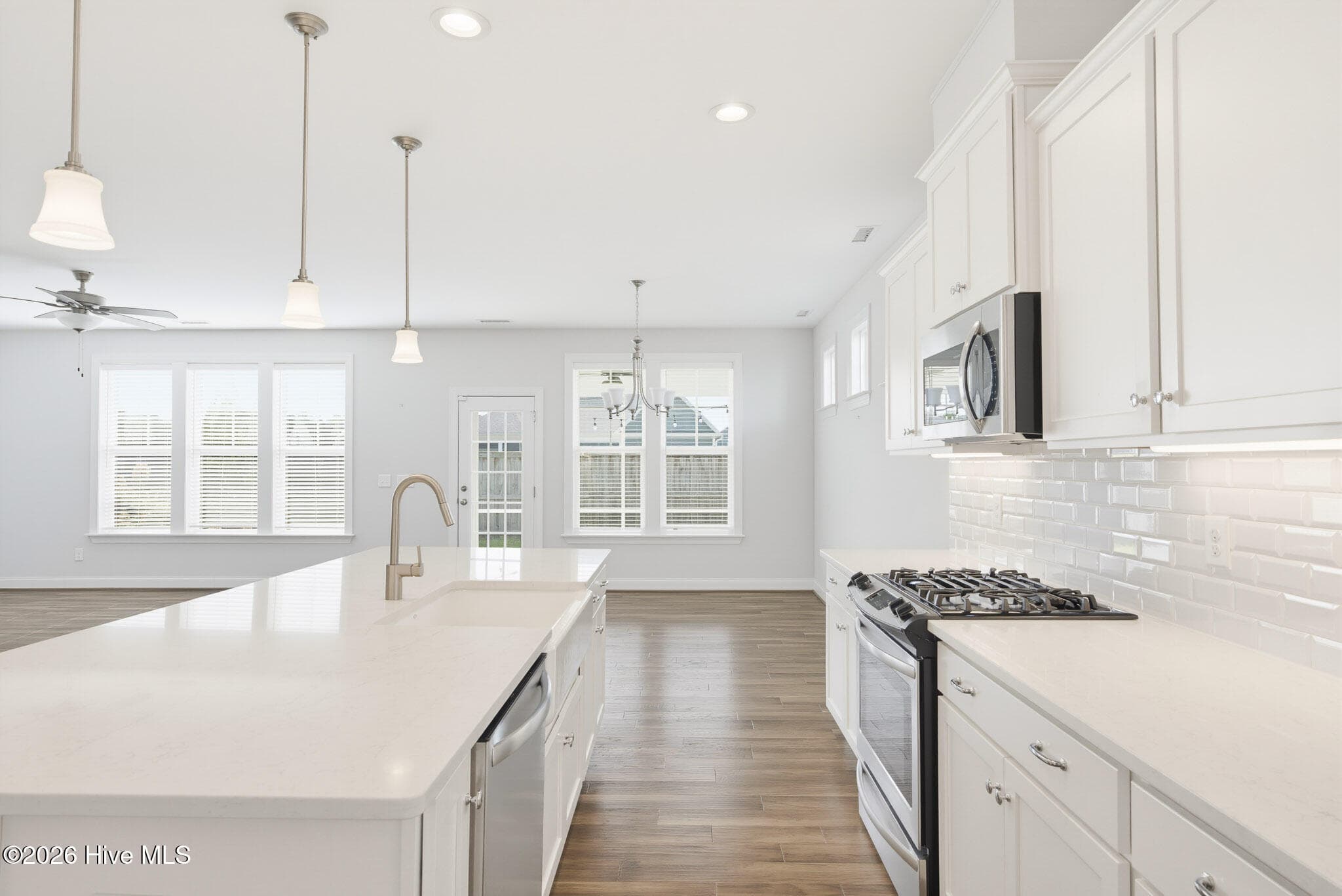 Single Family Residence at 13 Meon Lane, Hampstead, NC 28443, photo 12 of 64