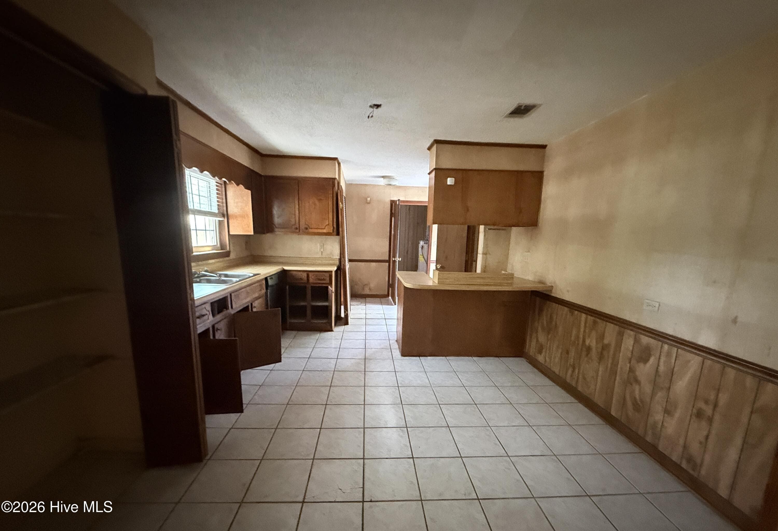 Single Family Residence at 401 E Howard Street, Wrens, GA 30833, photo 5 of 18