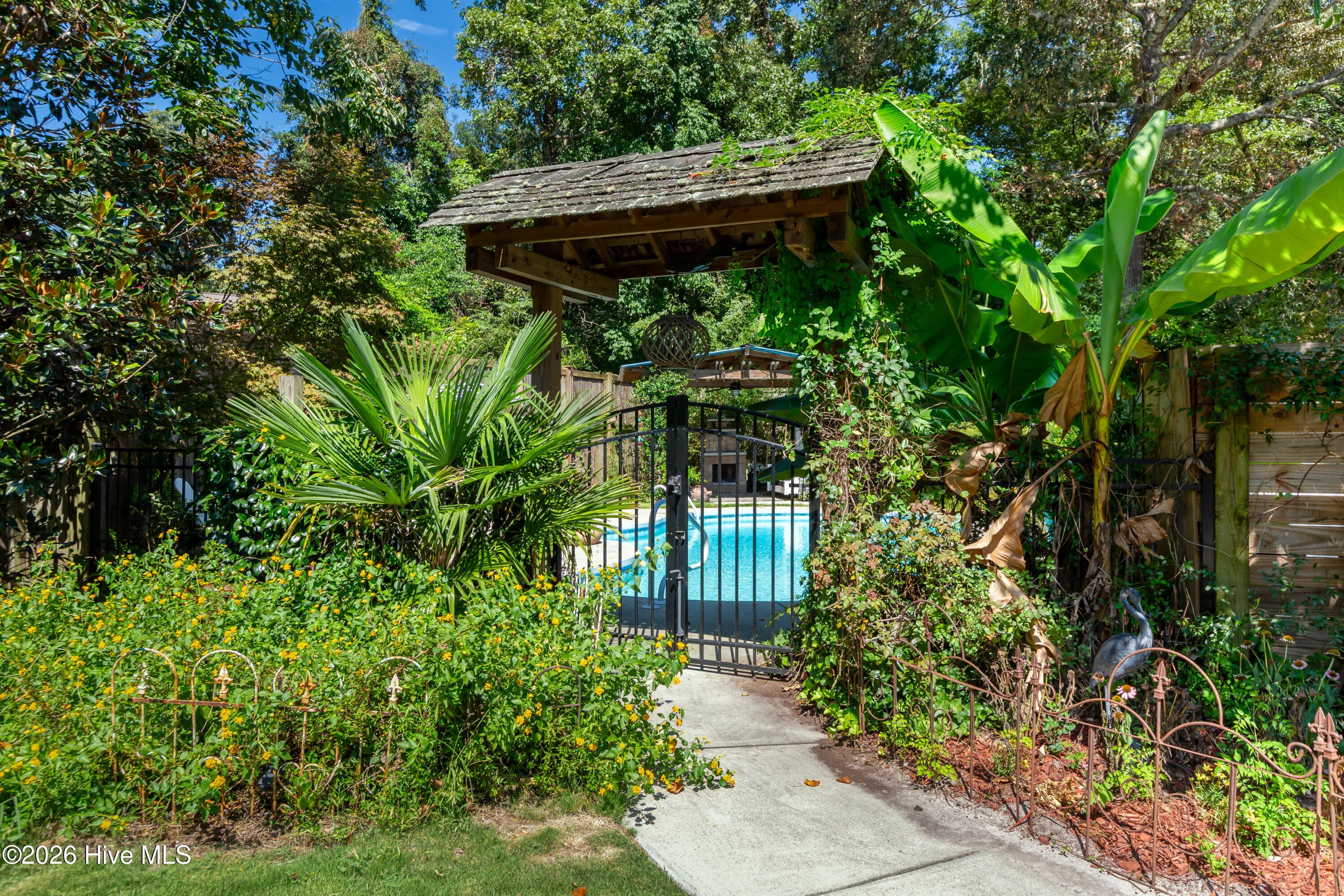 Pool Entryway - 2417 Oakview Drive, New Bern, NC 28562