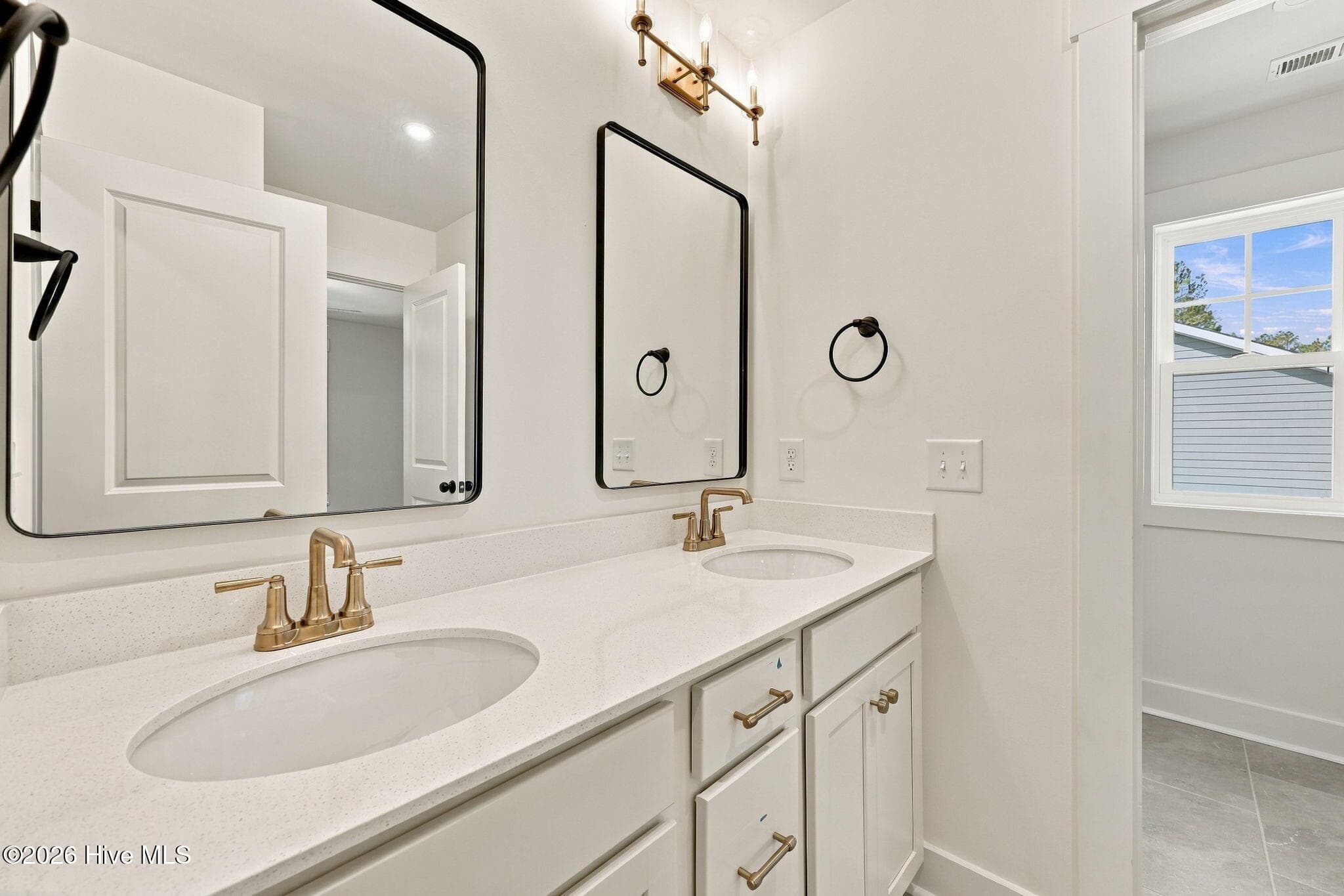 Bath 2 - 612 Gregory Street, Carthage, NC 28327
