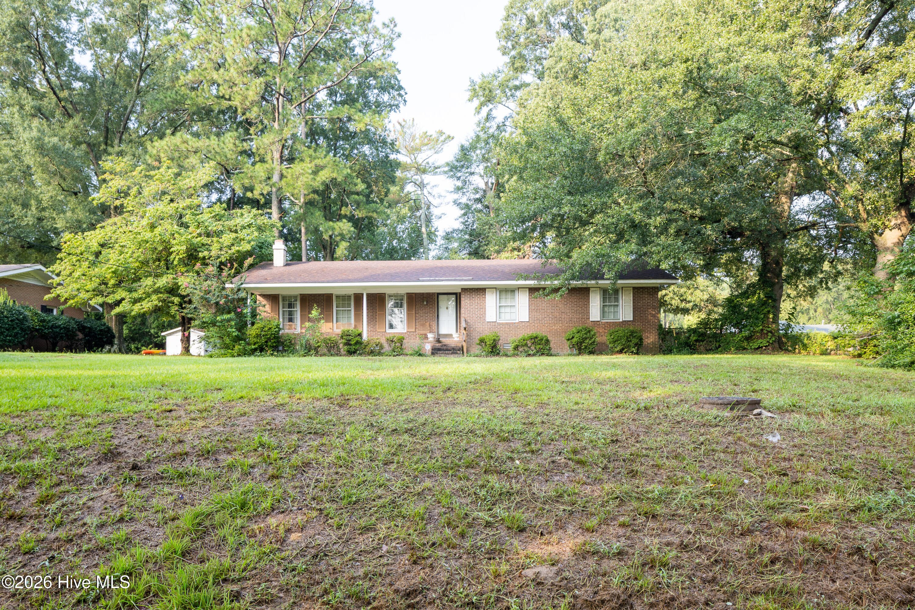 Single Family Residence at 507 Parker Drive, Clinton, NC 28328, photo 2 of 28
