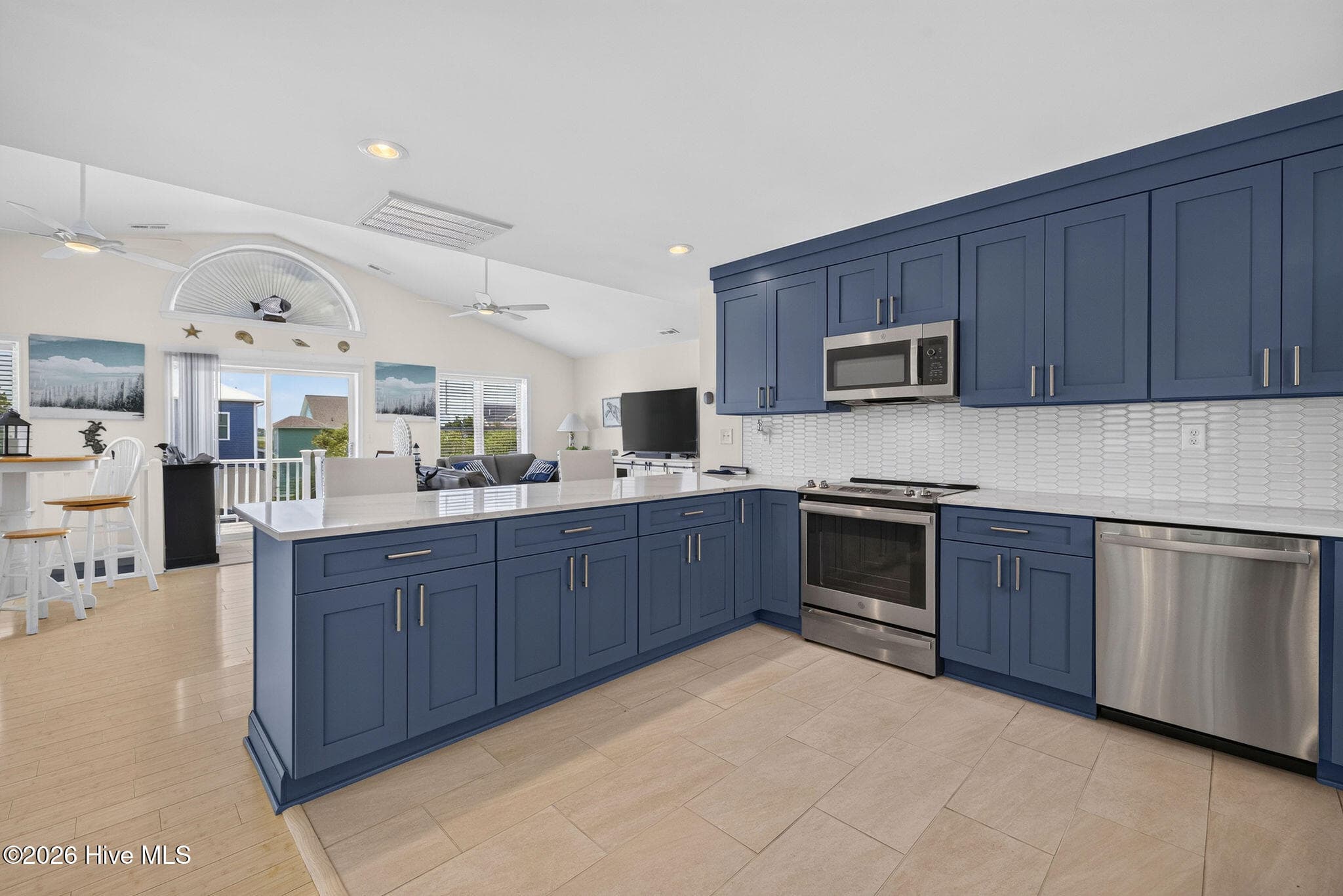 Single Family Residence at 21 S Oak Drive, Surf City, NC 28445, photo 33 of 46