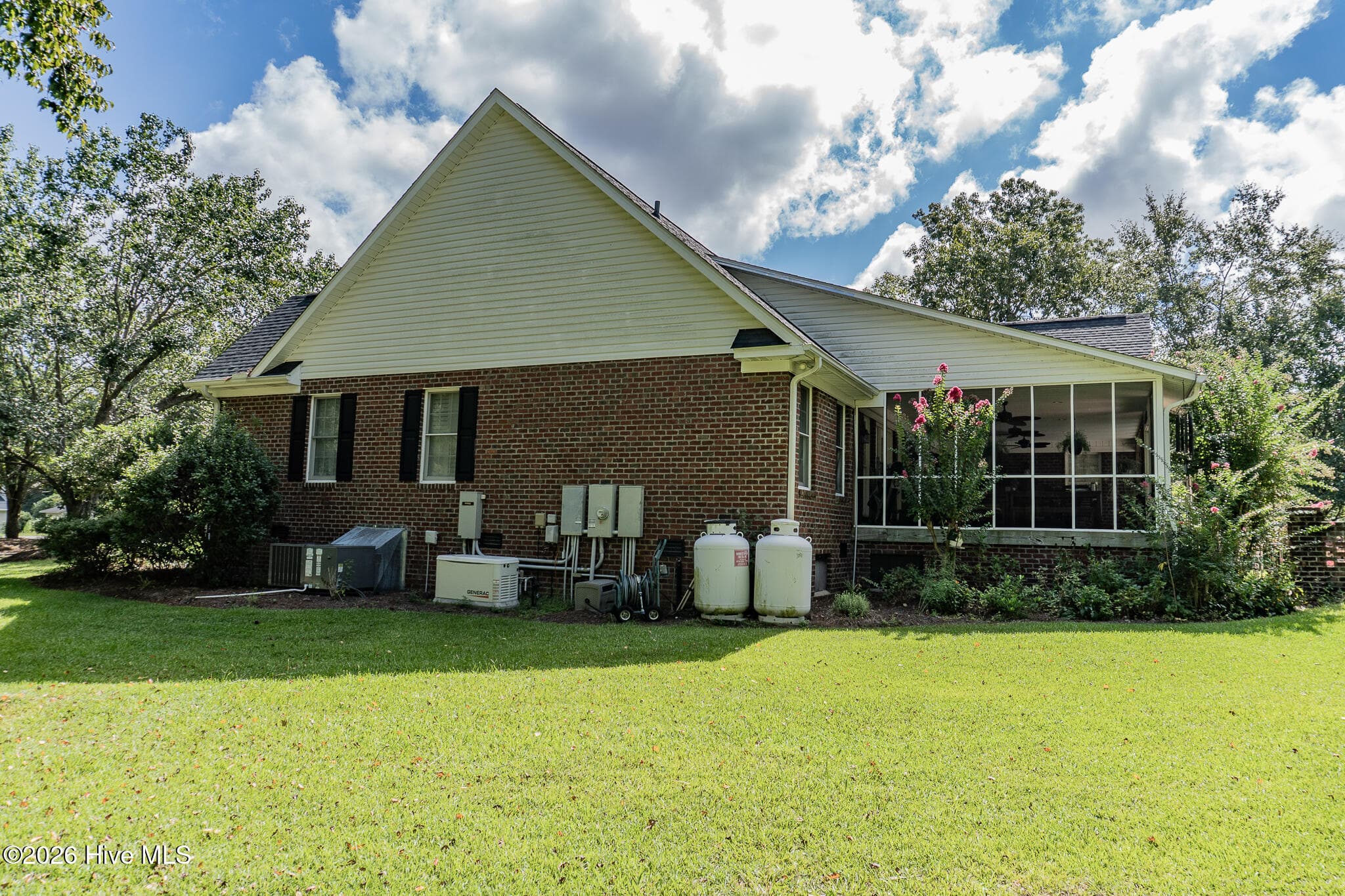 Single Family Residence at 2509 3rd Avenue, Elizabethtown, NC 28337, photo 7 of 36