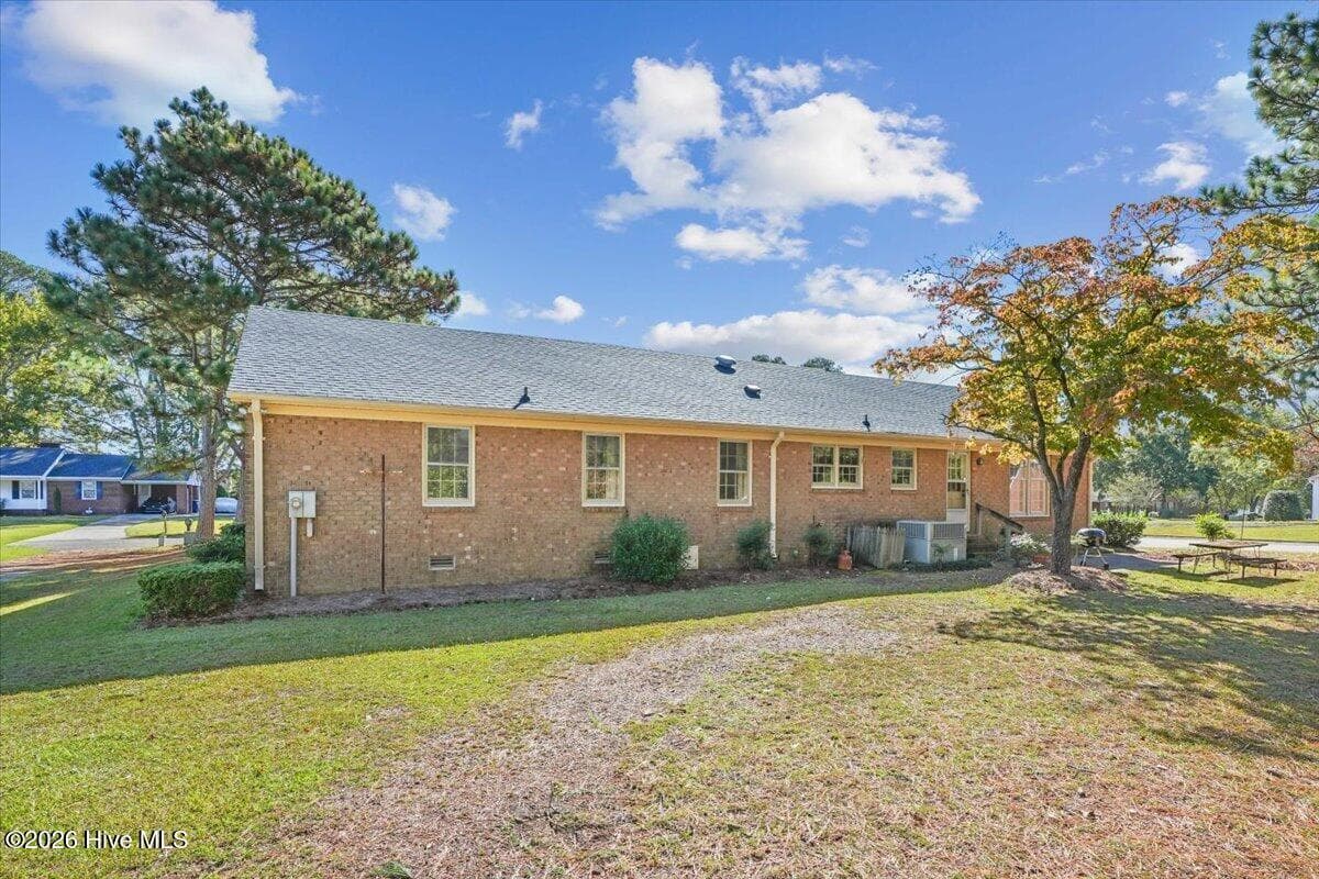 Single Family Residence at 3000 Camelot Drive, Kinston, NC 28504, photo 9 of 51