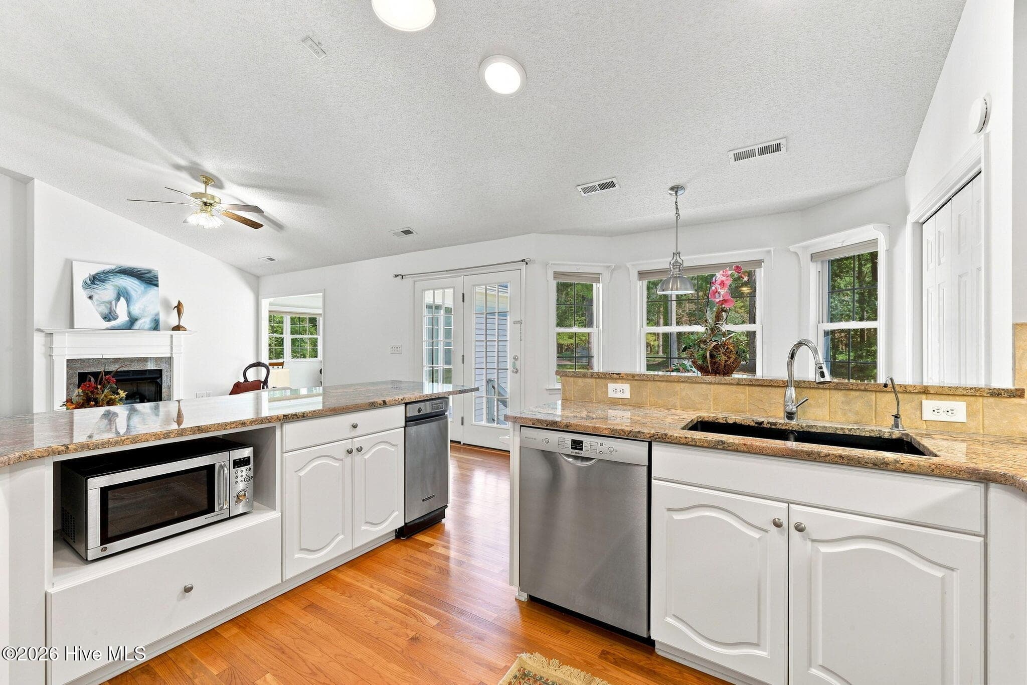 Single Family Residence at 2119 Royal Pines Drive, New Bern, NC 28560, photo 7 of 58