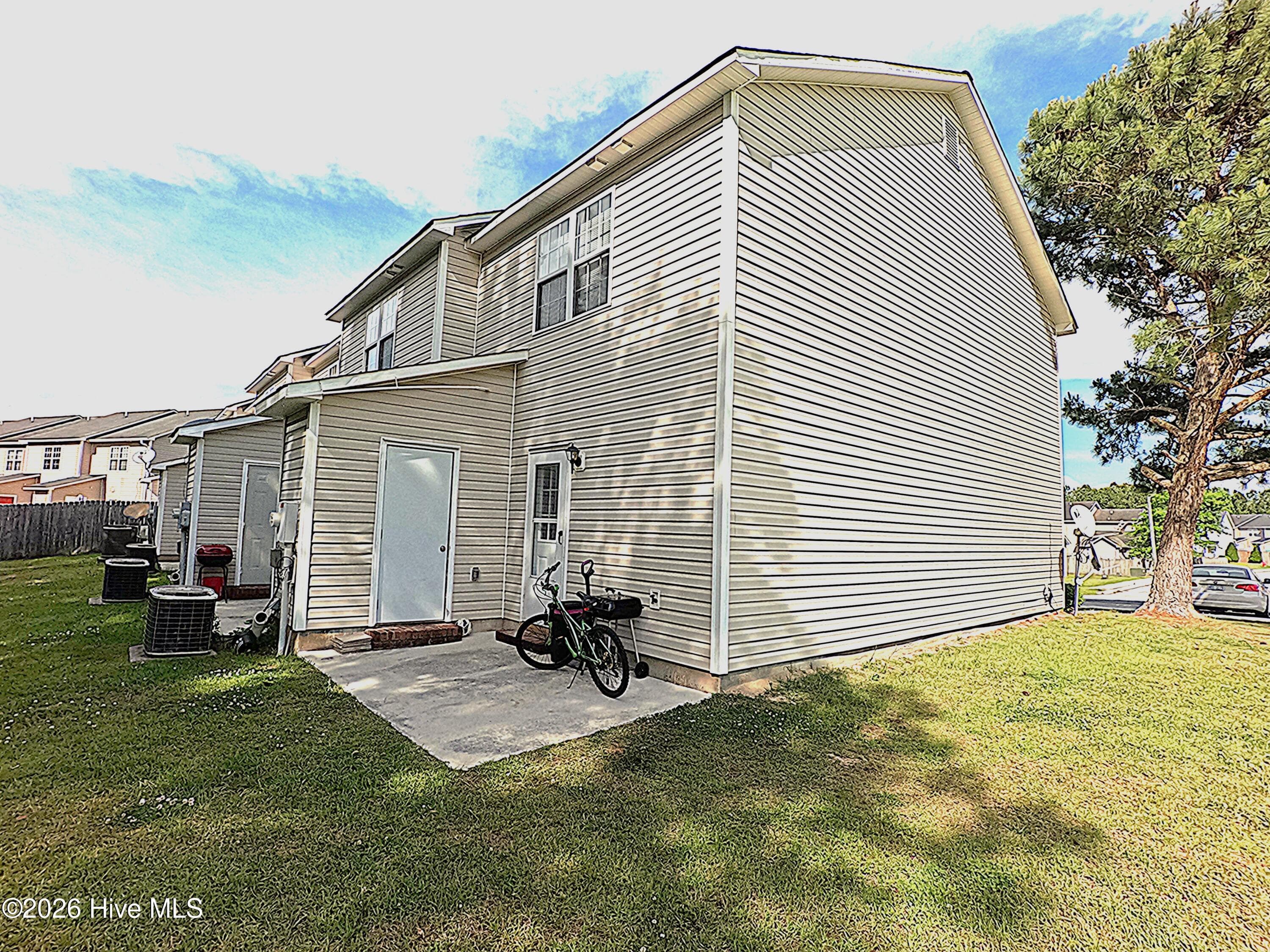 Townhouse at 401 Timberlake Trail, Jacksonville, NC 28546, photo 29 of 31
