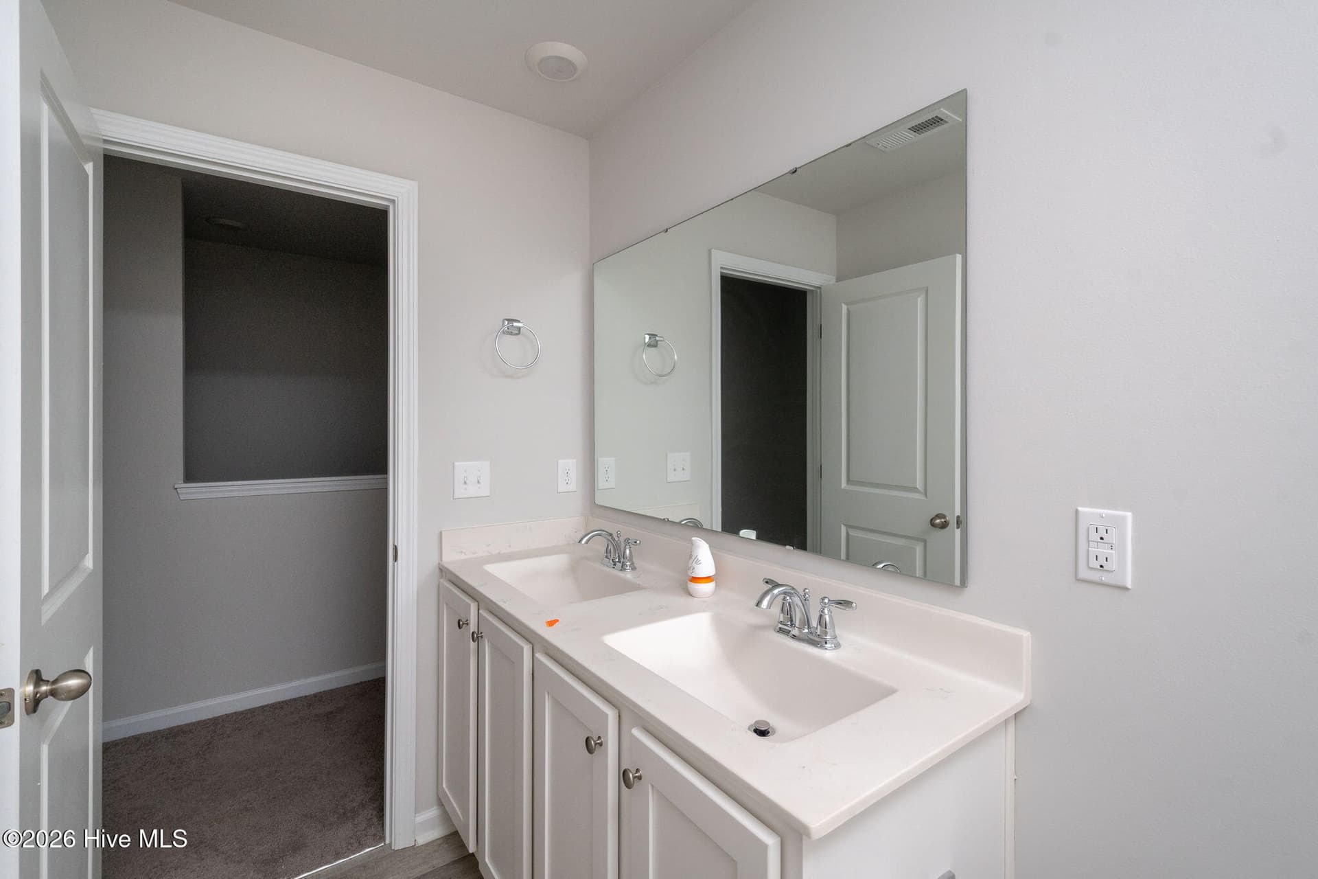 Hall Bathroom Picture 2 - 7619 Knightbell Circle, Leland, NC 28451