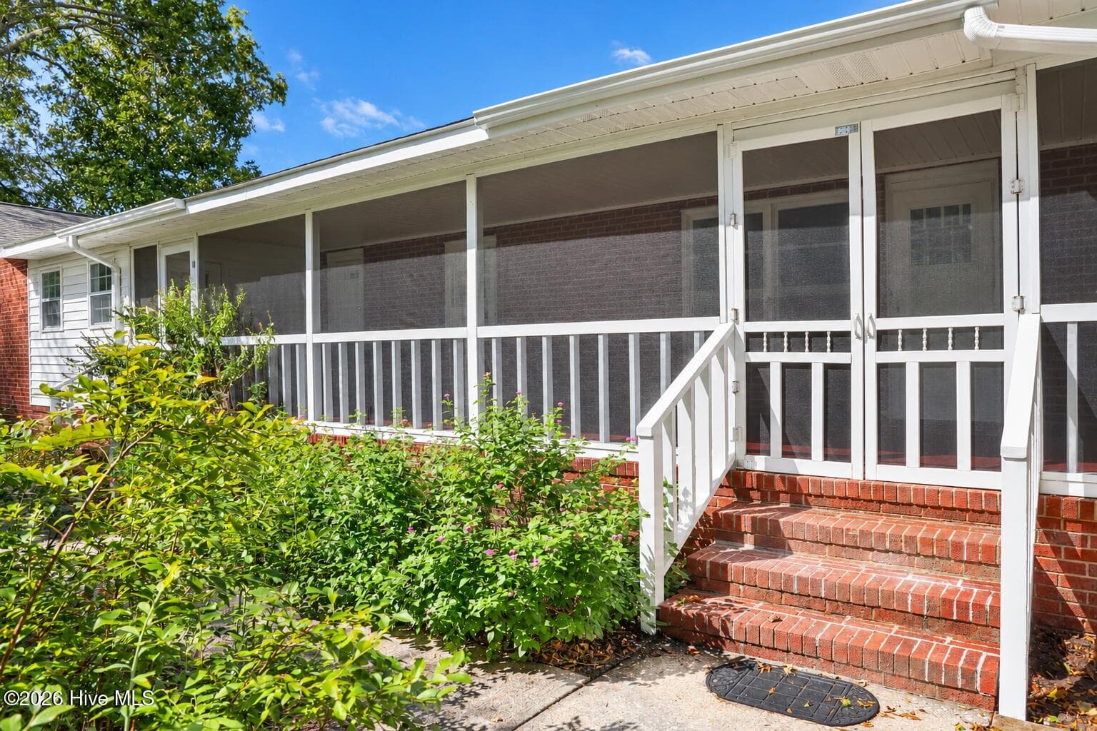 Single Family Residence at 320 Northern Boulevard, Wilmington, NC 28401, photo 108 of 159