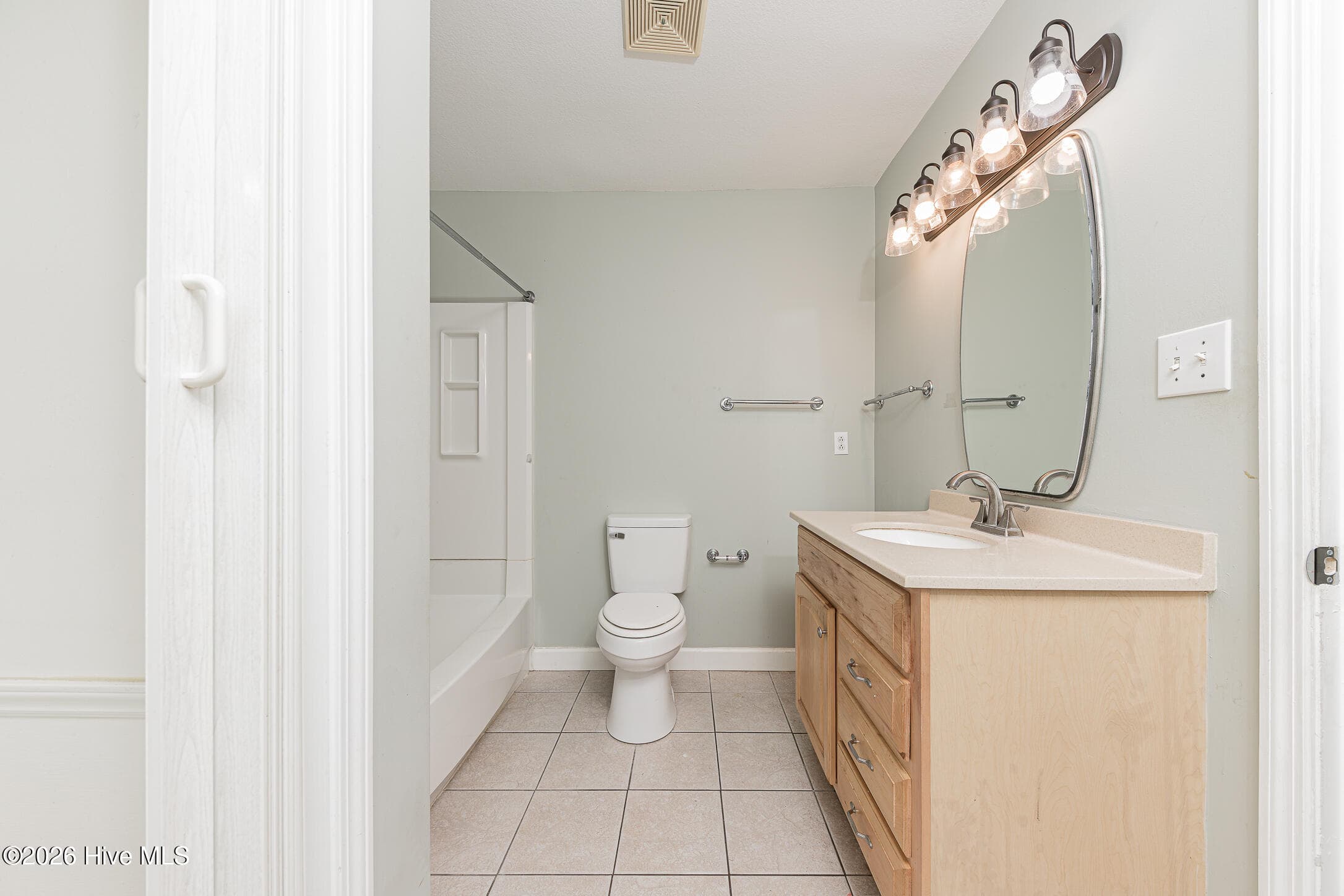 Townhouse at 97 Quarterdeck, New Bern, NC 28562, photo 19 of 71