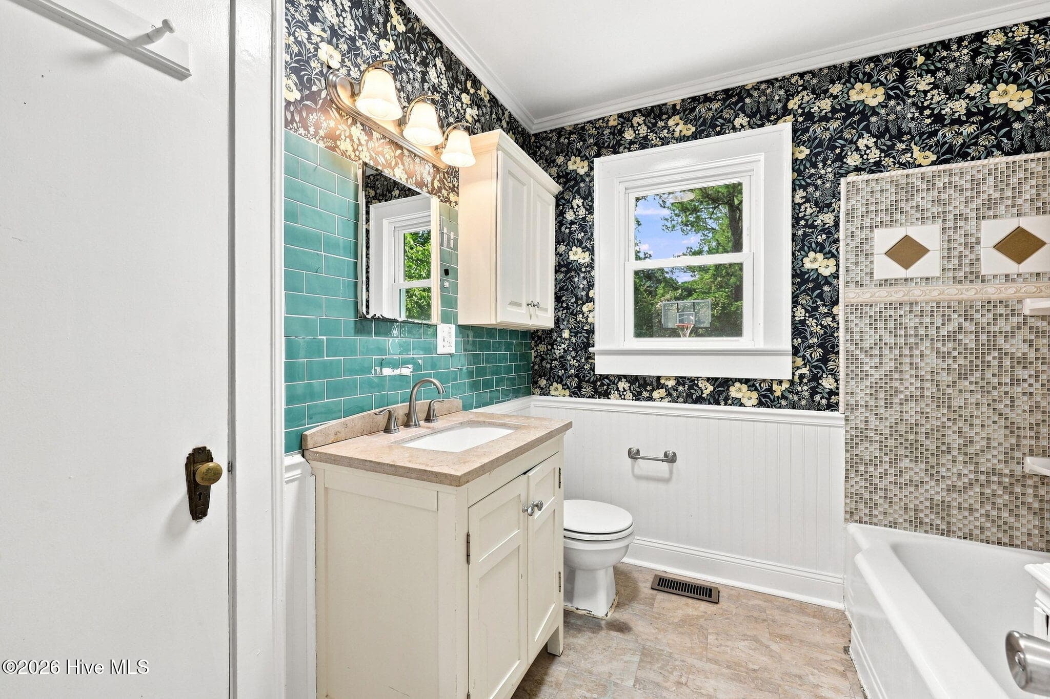 Single Family Residence at 301 W 15th Street, Washington, NC 27889, photo 16 of 31