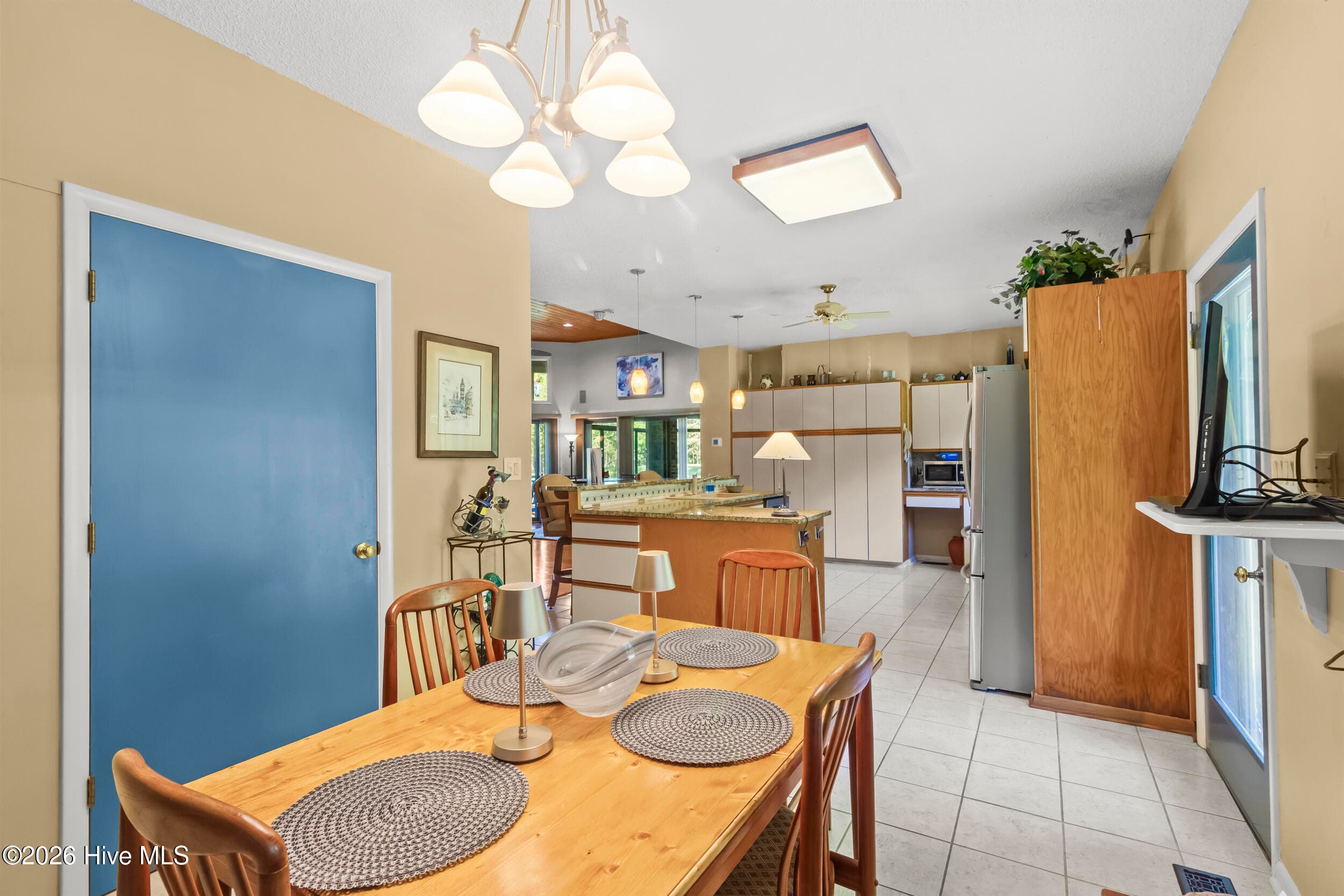 Dining - 3306 Peppercorn Road, New Bern, NC 28562