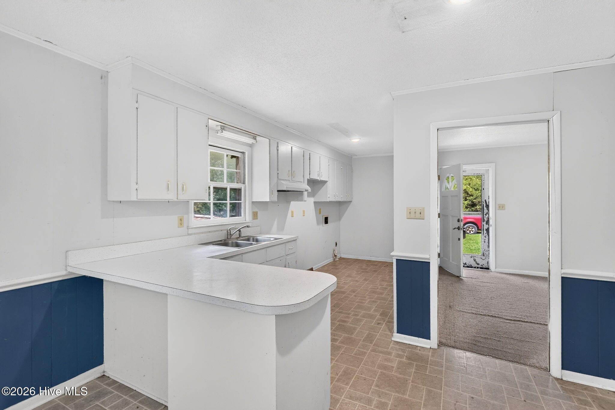 Single Family Residence at 8206 Sidbury Road, Wilmington, NC 28411, photo 2 of 2