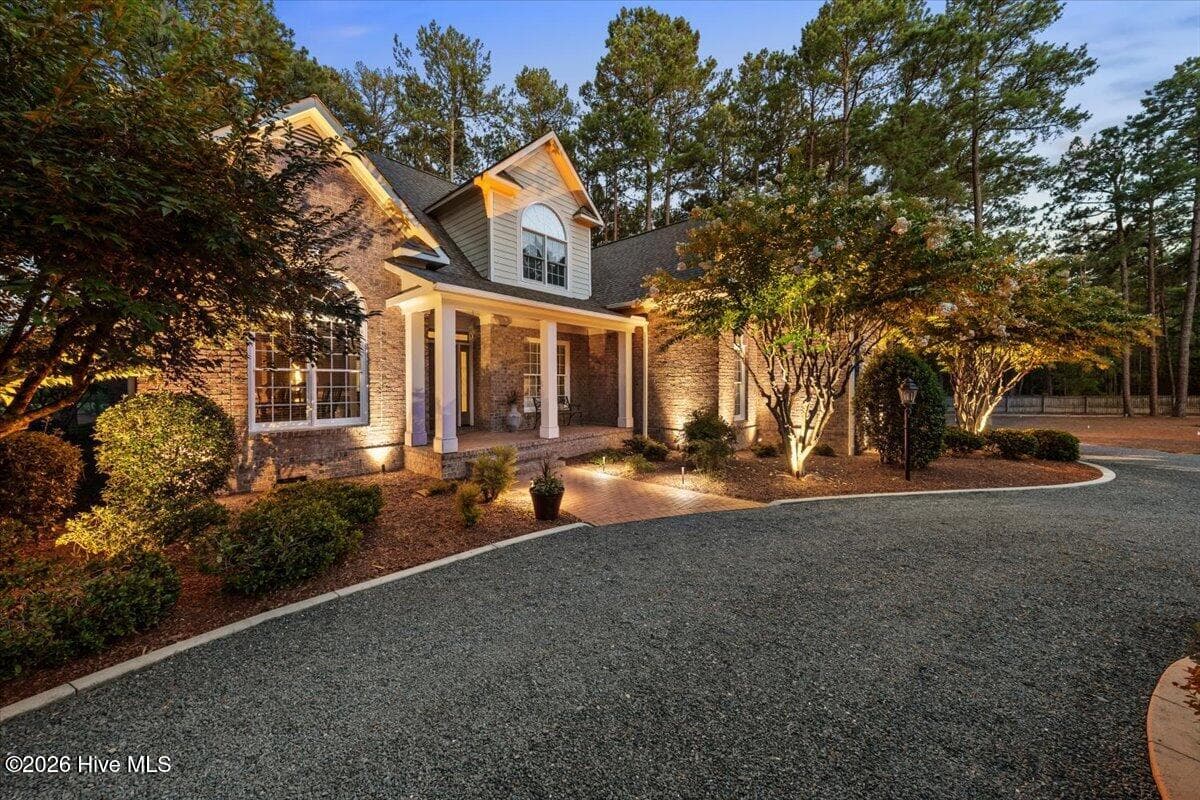 Single Family Residence at 14 Rathlin Court, Pinehurst, NC 28374, photo 7 of 58