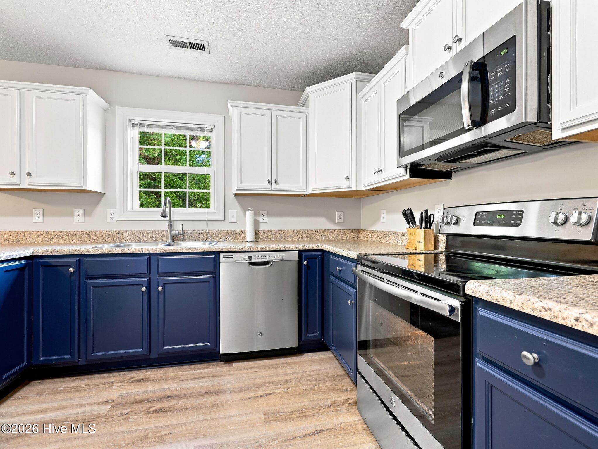 Single Family Residence at 419 Patriots Point Lane, Swansboro, NC 28584, photo 20 of 46
