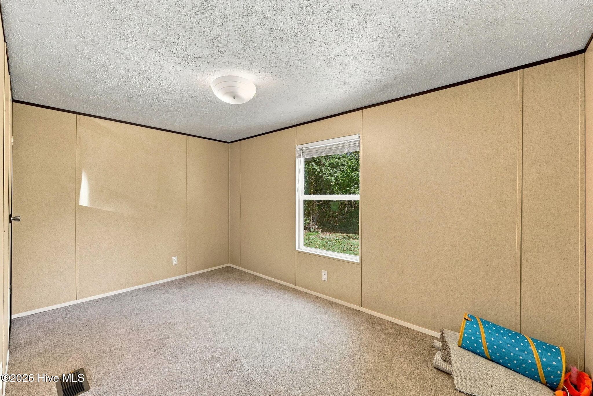 Manufactured Home at 190 Wildlife Road, New Bern, NC 28560, photo 8 of 11