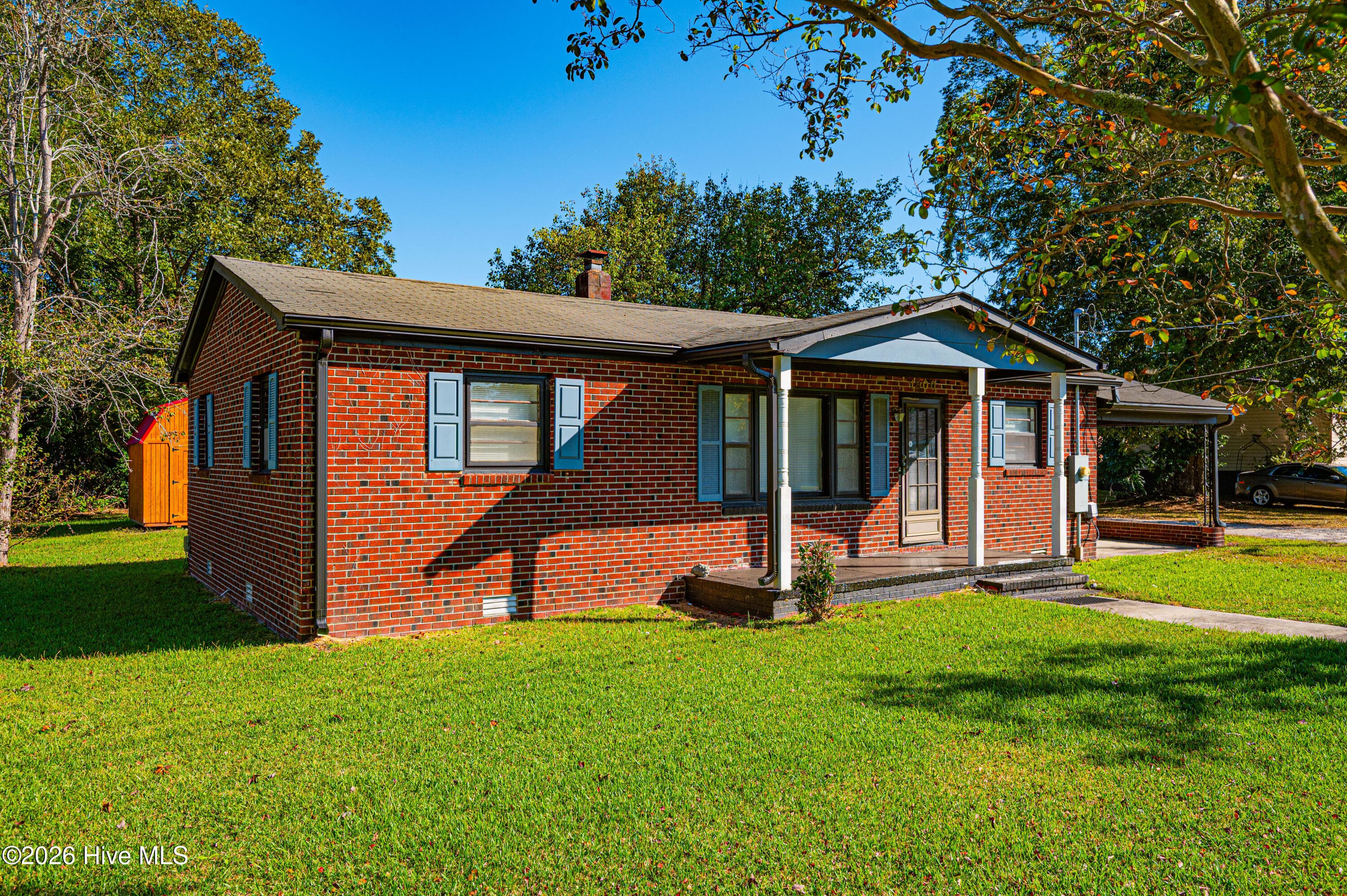 Single Family Residence at 1800 Moore Avenue, New Bern, NC 28562, photo 2 of 20