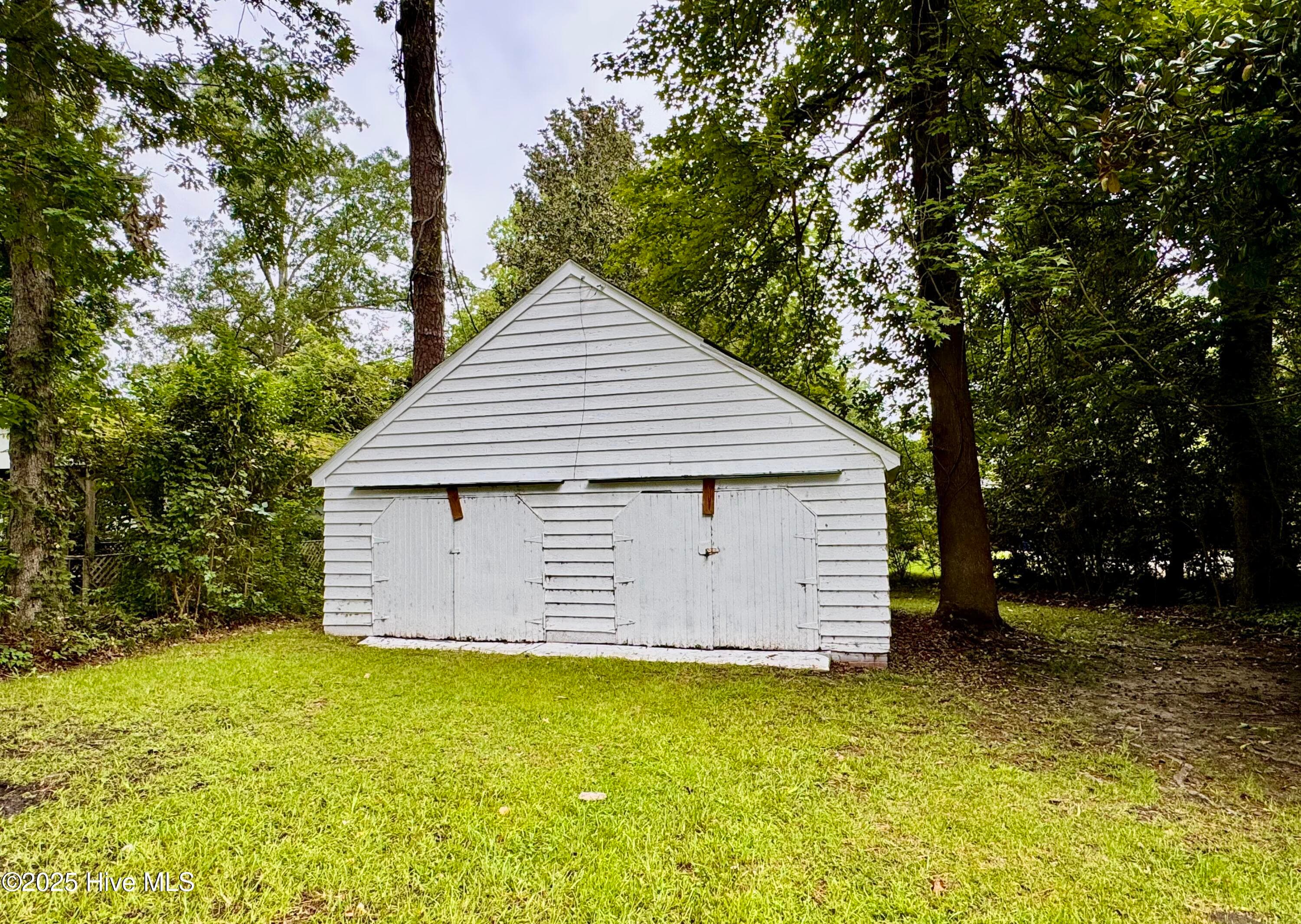 Single Family Residence at 306 Wilson Avenue, Kinston, NC 28501, photo 8 of 61