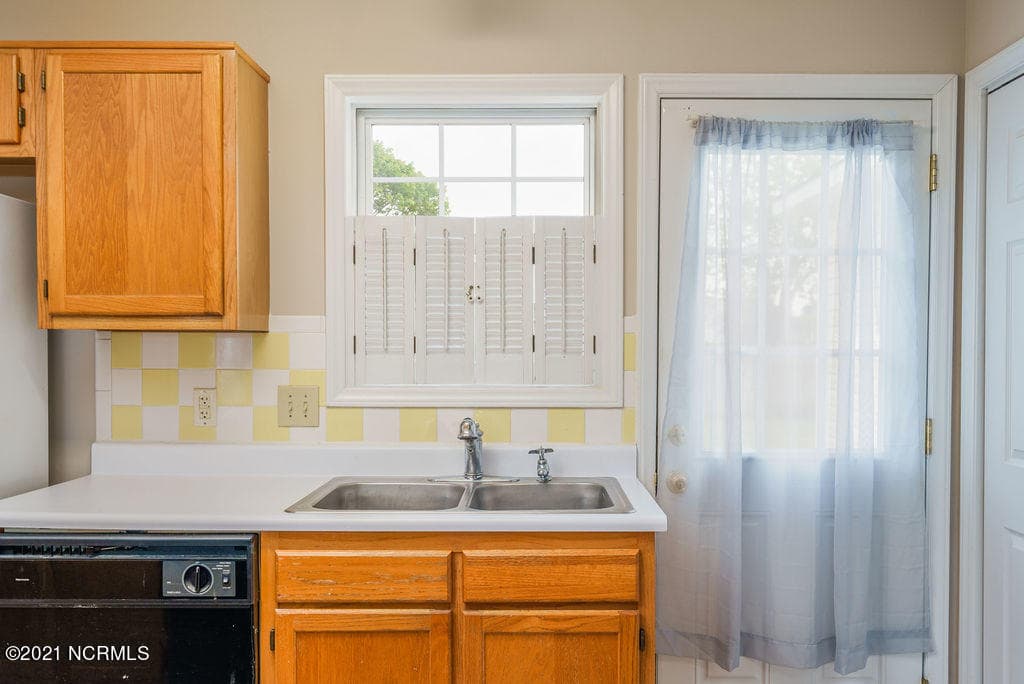 Single Family Residence at 6701 Alamosa Drive, Wilmington, NC 28411, photo 15 of 46