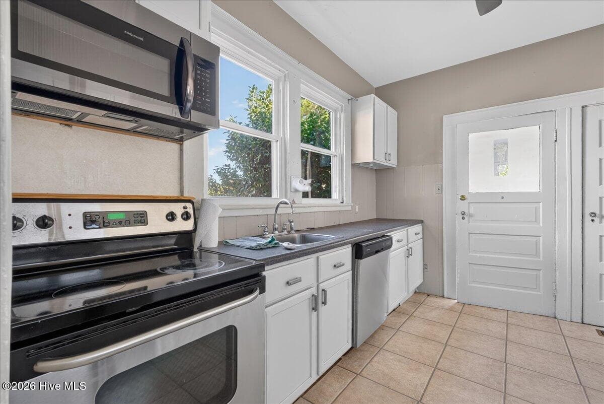Single Family Residence at 410 Charlotte Street, Roanoke Rapids, NC 27870, photo 12 of 33