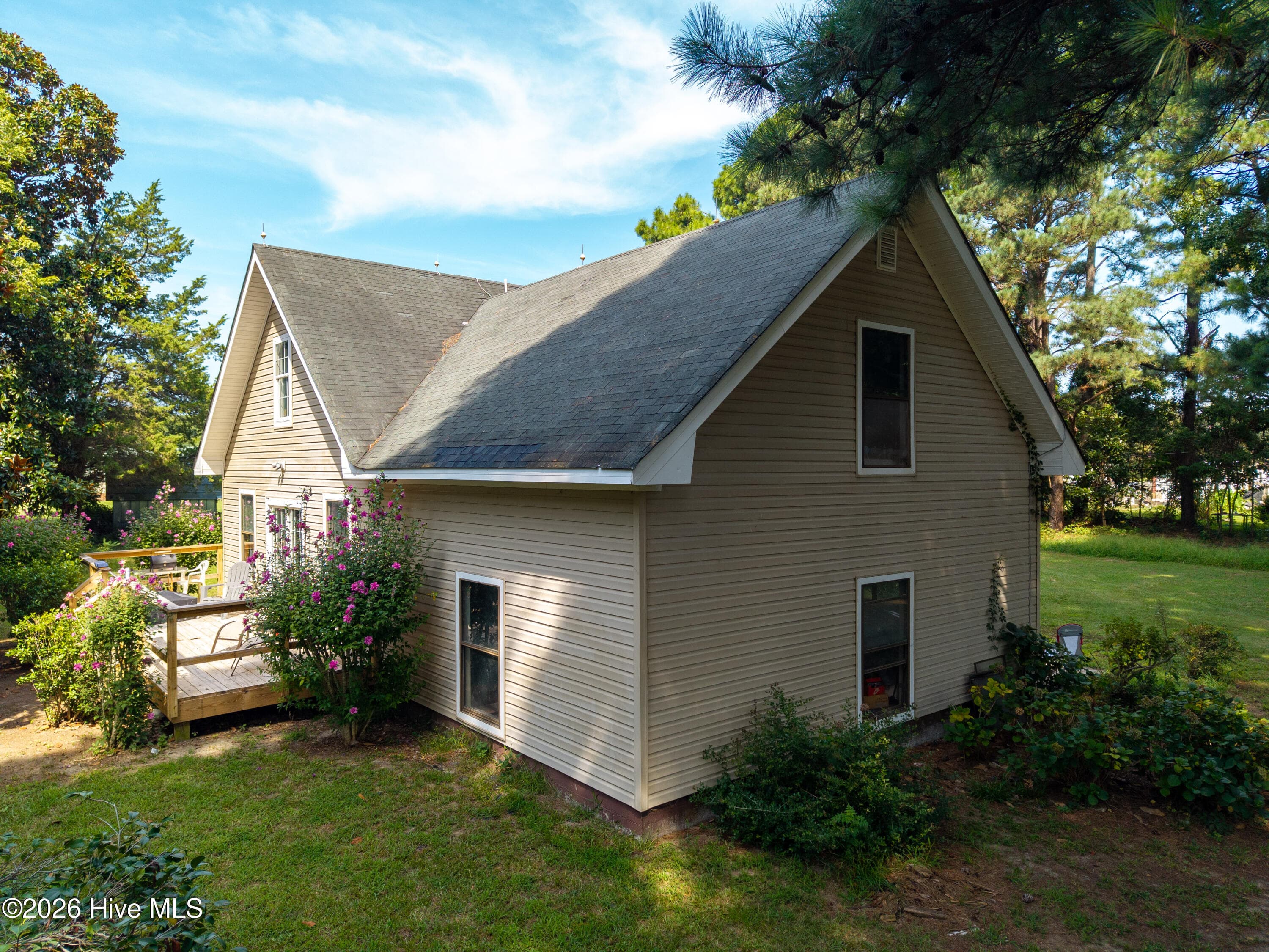 205 S End Road, Knotts Island, NC 27950