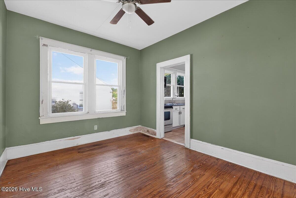 Single Family Residence at 410 Charlotte Street, Roanoke Rapids, NC 27870, photo 10 of 33