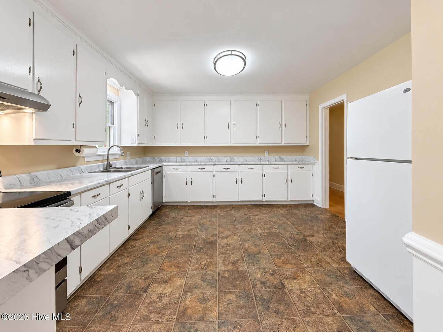 Single Family Residence at 320 Northern Boulevard, Wilmington, NC 28401, photo 21 of 159