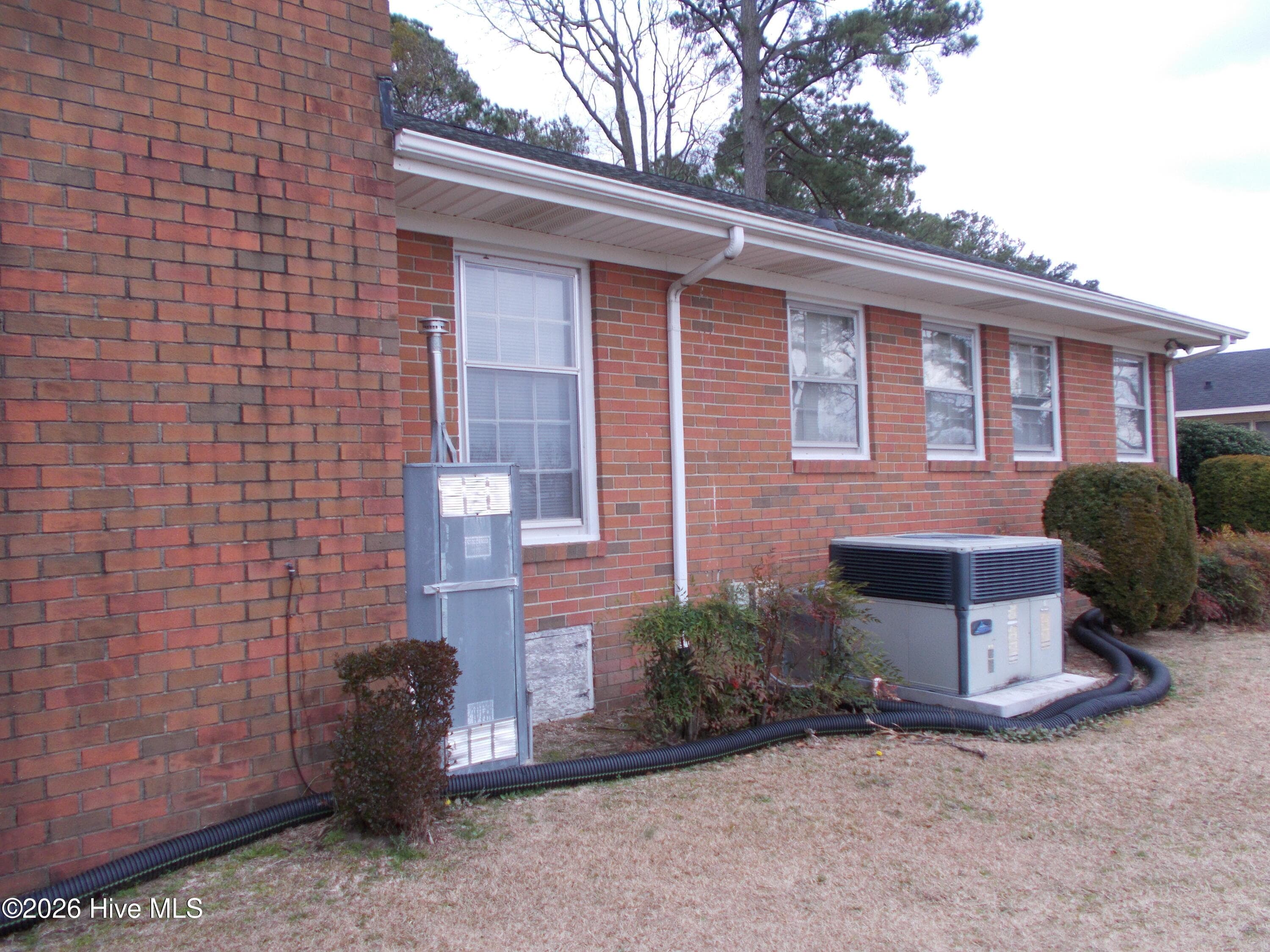 Single Family Residence at 1606 Hardee Road, Kinston, NC 28504, photo 3 of 16