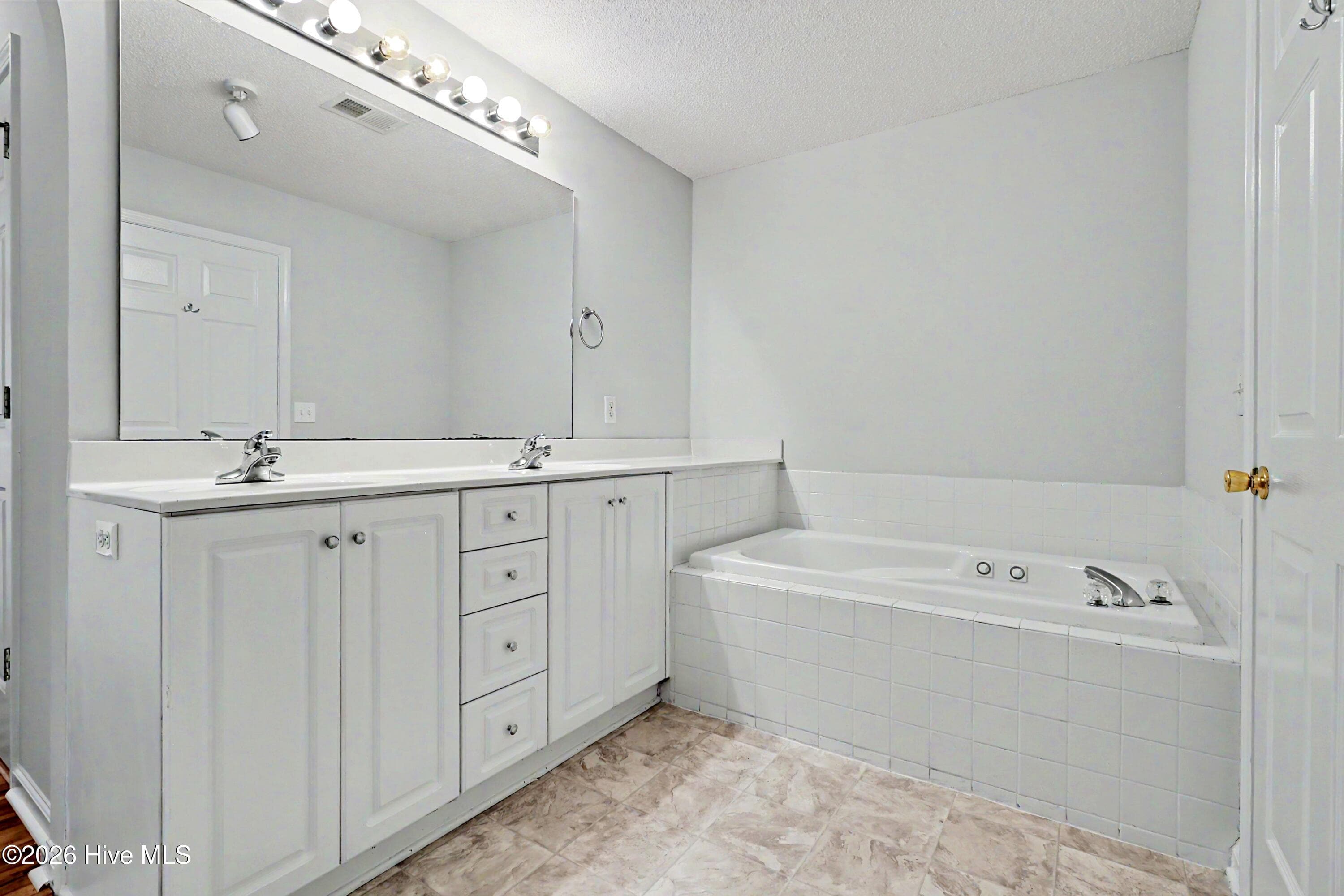 Condominium at 4140 Breezewood Drive Unit 104, Wilmington, NC 28412, photo 19 of 38