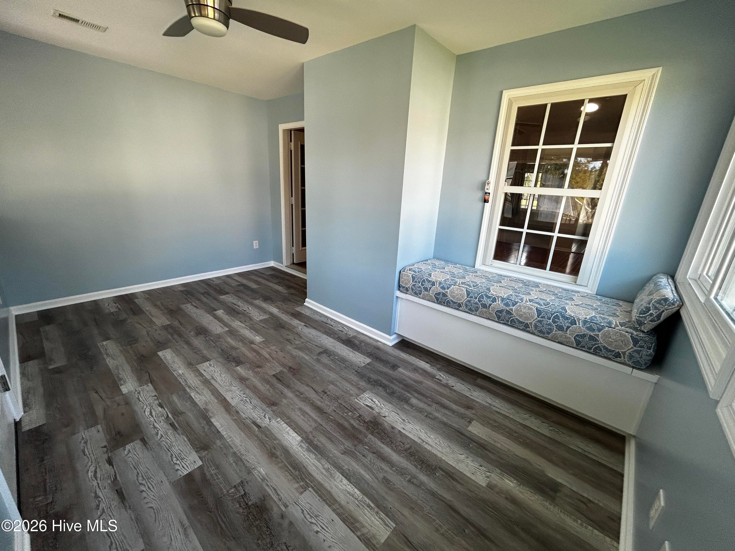 Single Family Residence at 4111 Yarmouth Road, New Bern, NC 28562, photo 6 of 30