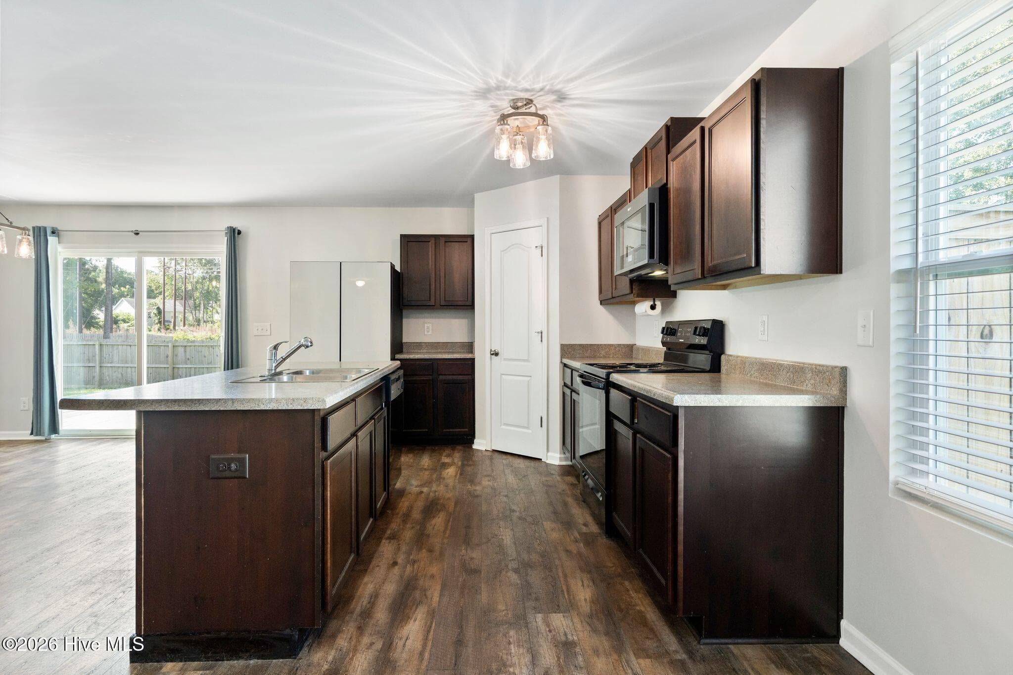 1102 Farmhouse Lane, Jacksonville, NC 28546