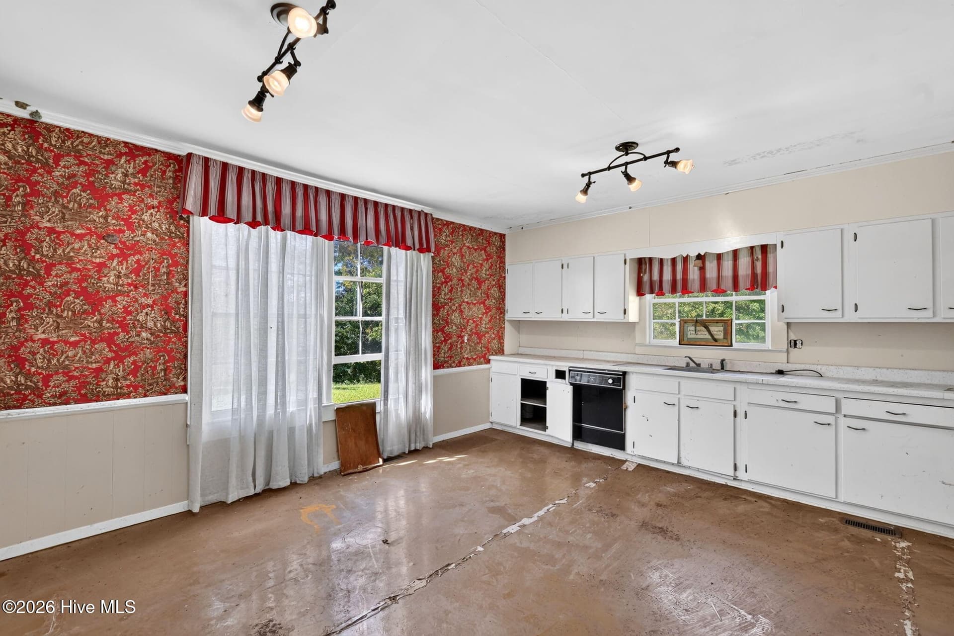 Kitchen - 436 Doctor Robinson Road, Bladenboro, NC 28320