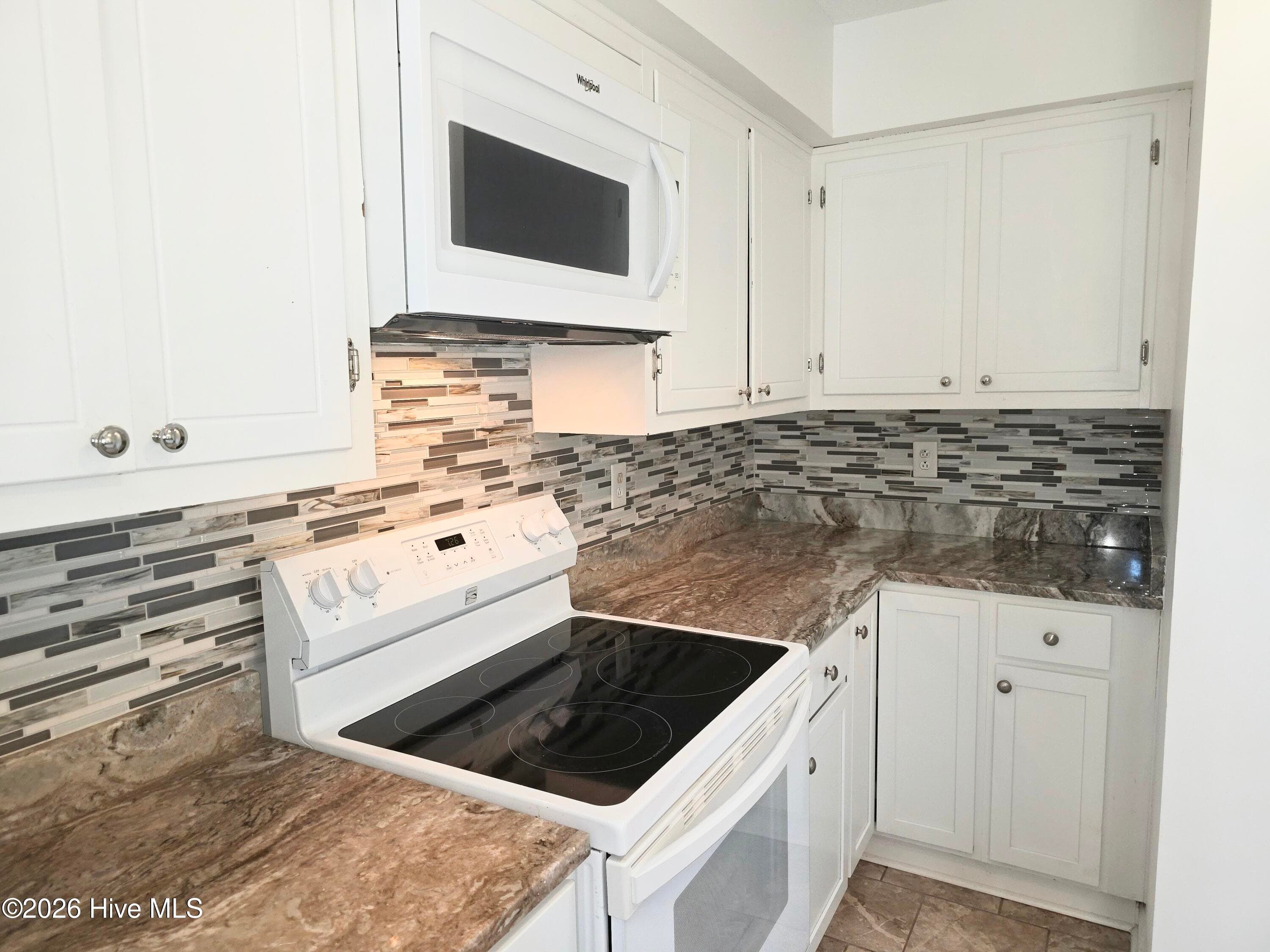 Townhouse at 114 Quarterdeck, New Bern, NC 28562, photo 17 of 33