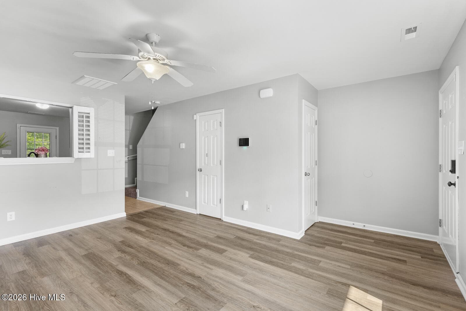 Townhouse at 402 Caldwell Loop, Jacksonville, NC 28546, photo 4 of 27