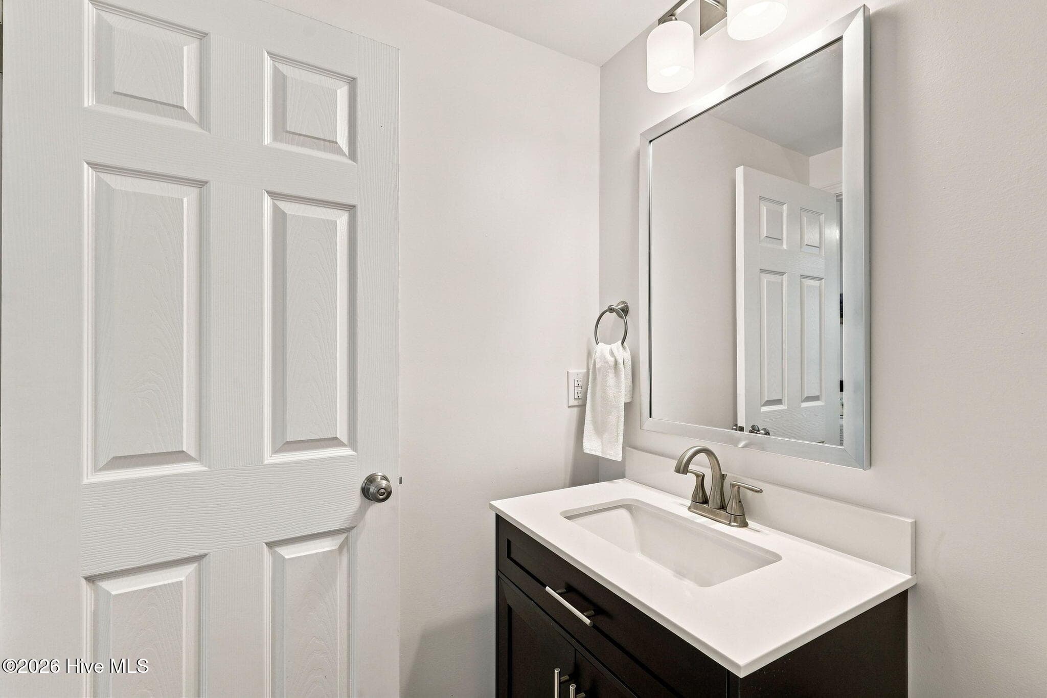 Single Family Residence at 102 Alex Court, Emerald Isle, NC 28594, photo 14 of 57