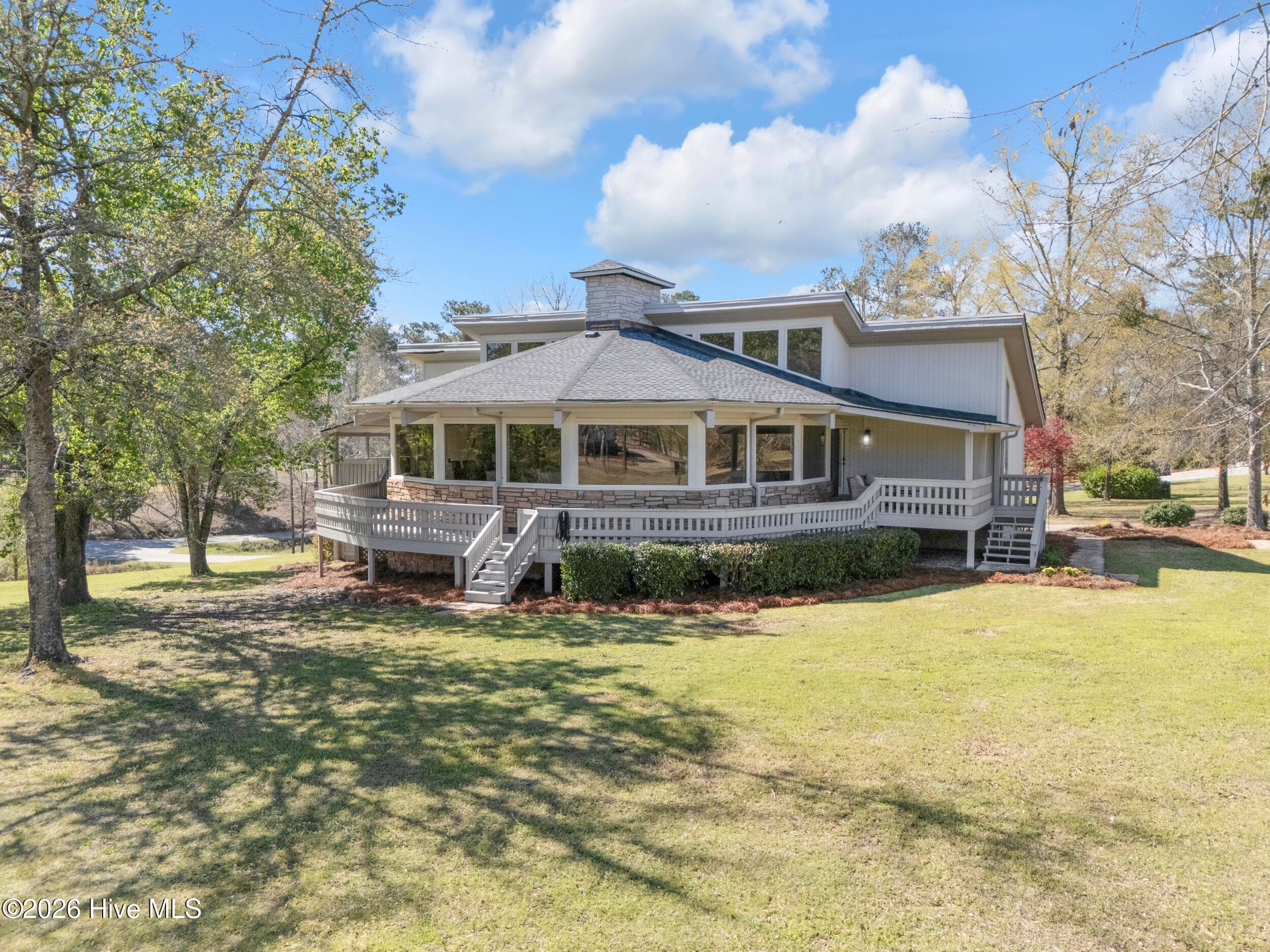 Surround deck areas - 401 S Lake Drive, Thomson, GA 30824