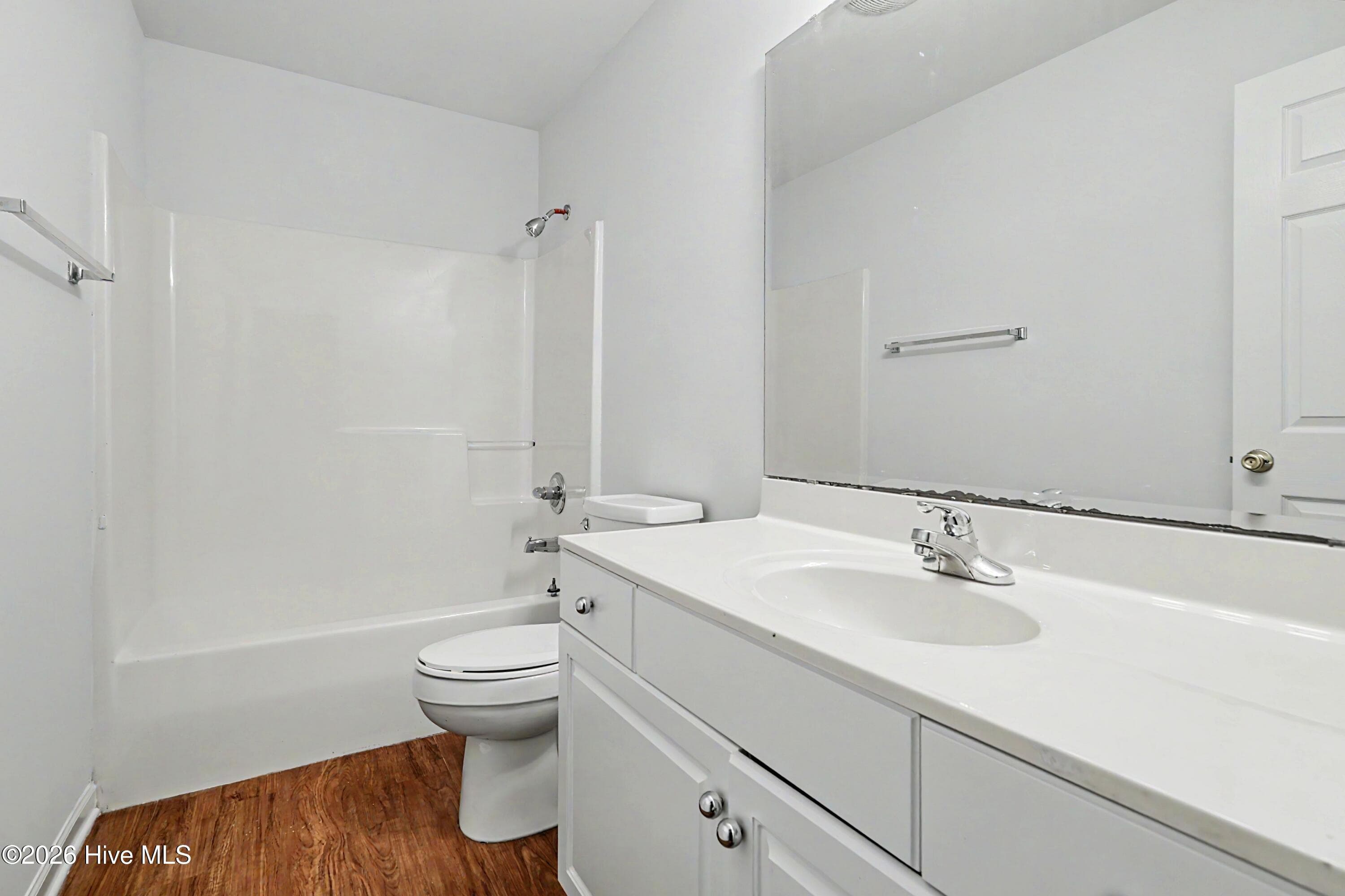 Single Family Residence at 5103 Long Pointe Road, Wilmington, NC 28409, photo 2 of 3