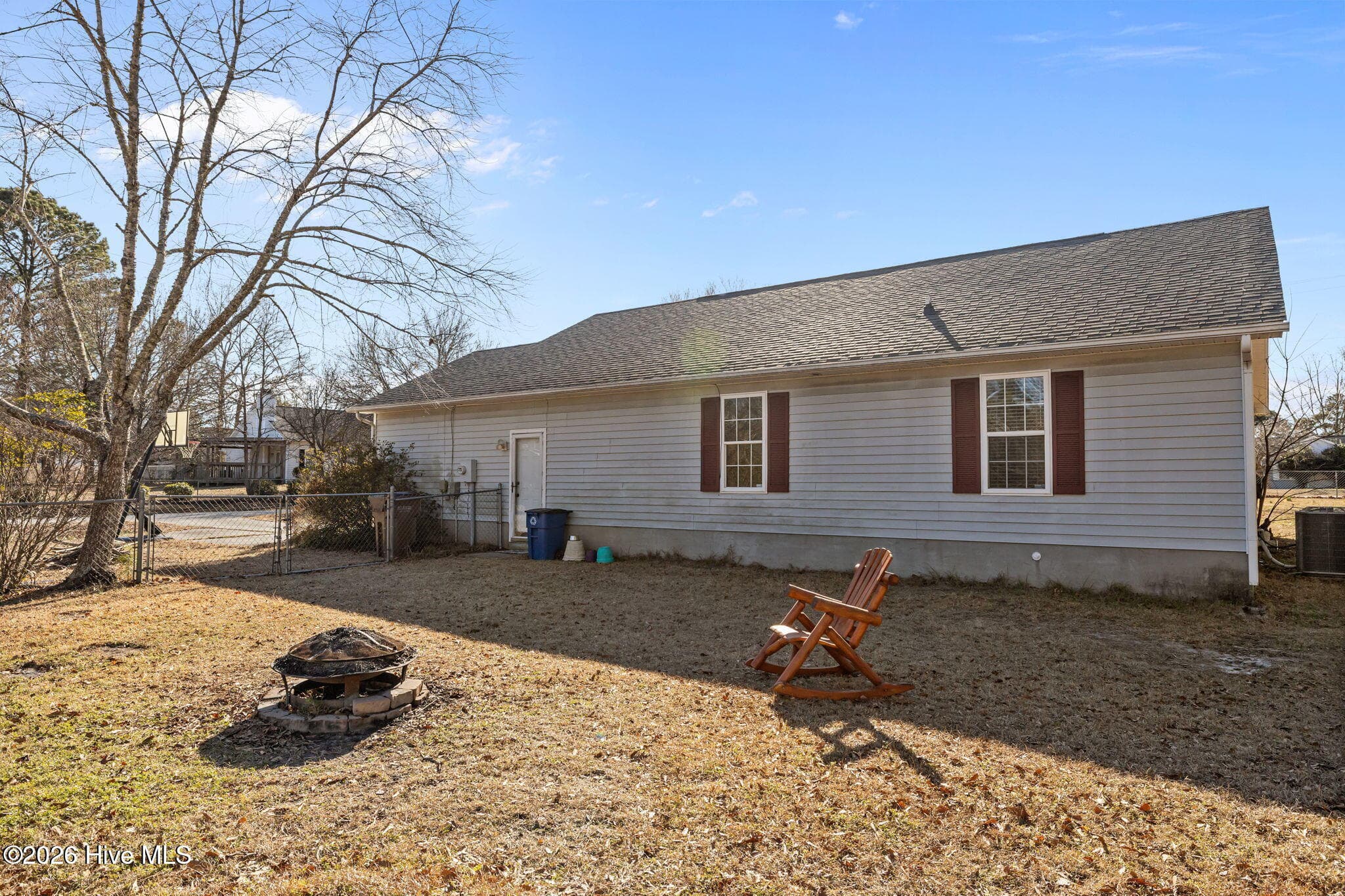 Single Family Residence at 305 Tassel Court, Hubert, NC 28539, photo 3 of 17