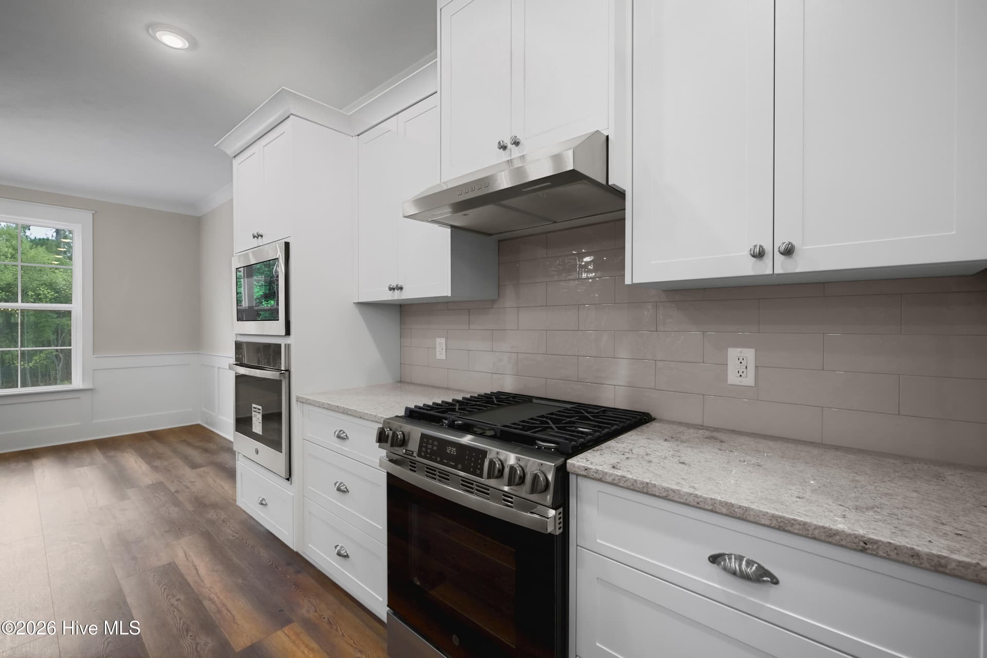 Gas range and tile backsplash - 1200 Bellingham Drive, Beech Island, SC 29842