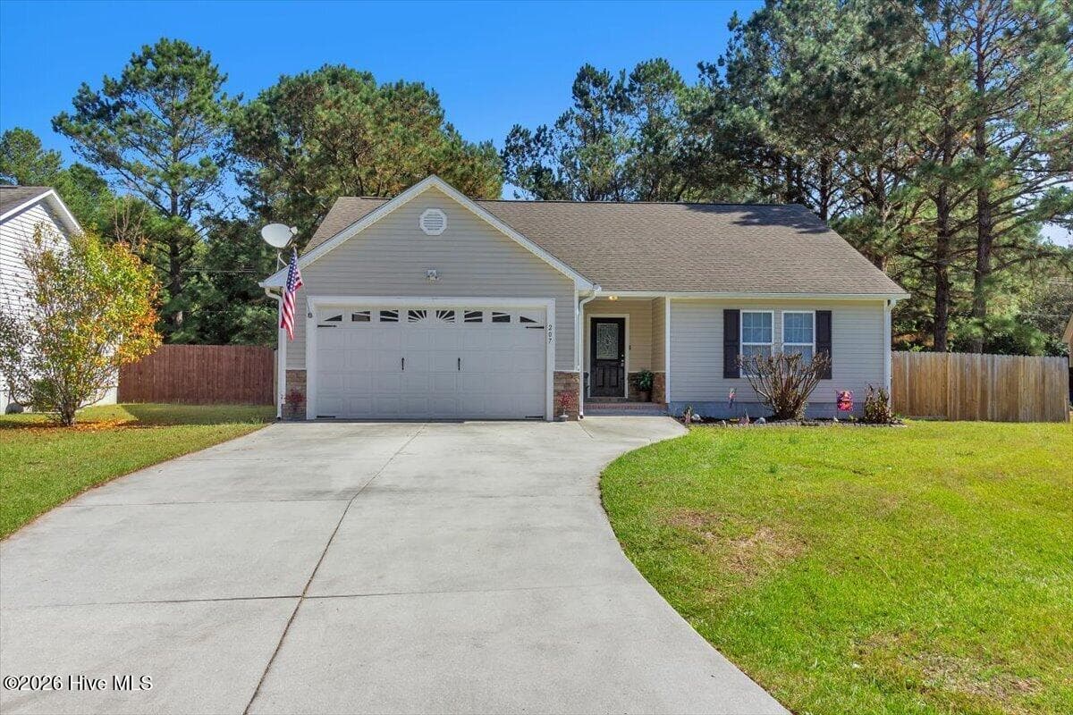 207 Demetrius Court, Hubert, NC 28539