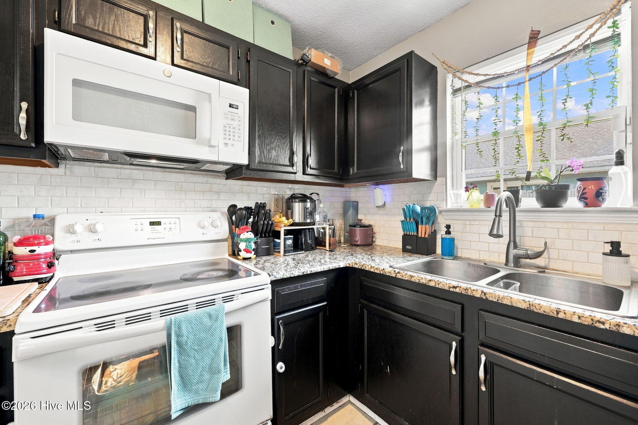 Single Family Residence at 1020 Furia Drive, Jacksonville, NC 28540, photo 12 of 46