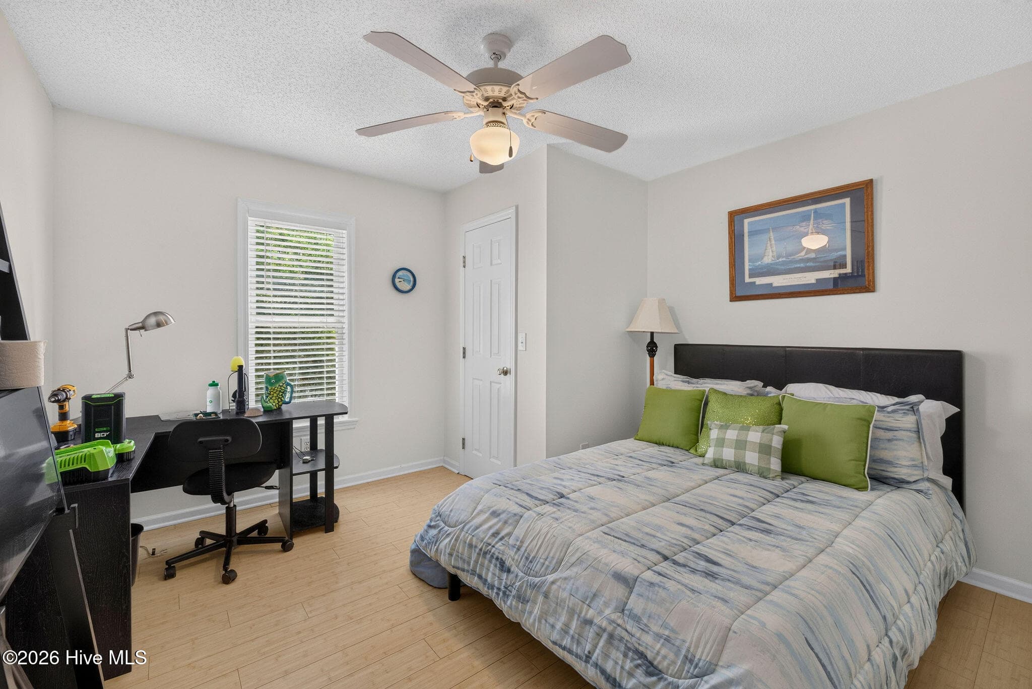Single Family Residence at 21 S Oak Drive, Surf City, NC 28445, photo 14 of 46