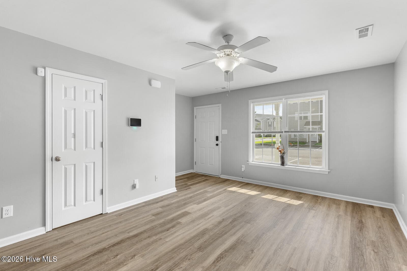 Townhouse at 402 Caldwell Loop, Jacksonville, NC 28546, photo 5 of 27