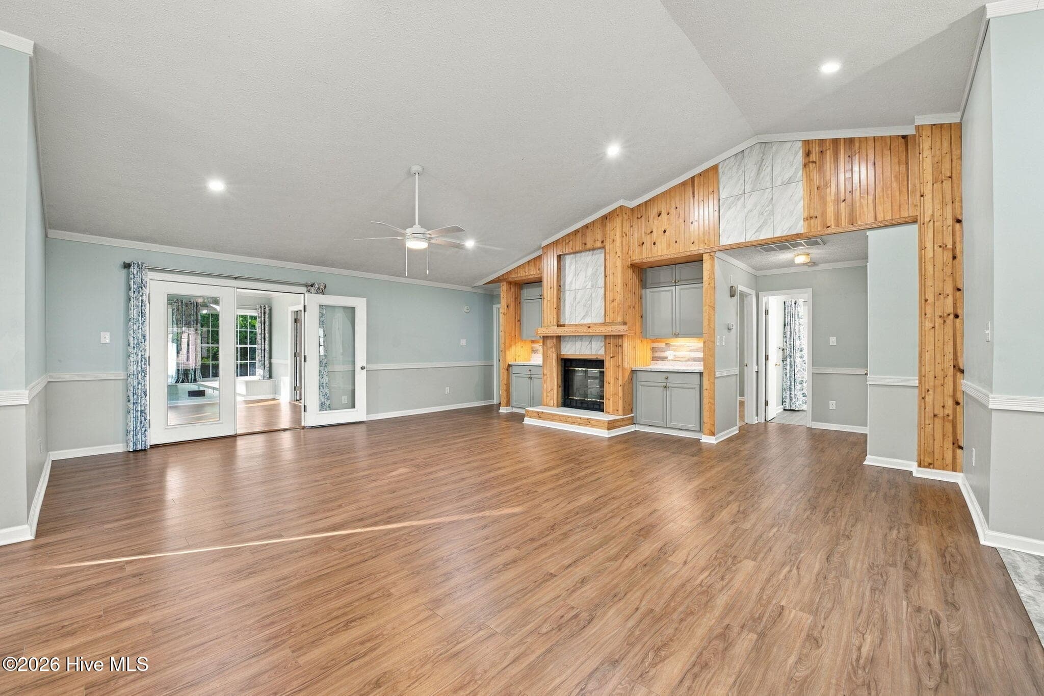 Single Family Residence at 6207 Gondolier Drive, New Bern, NC 28560, photo 3 of 49