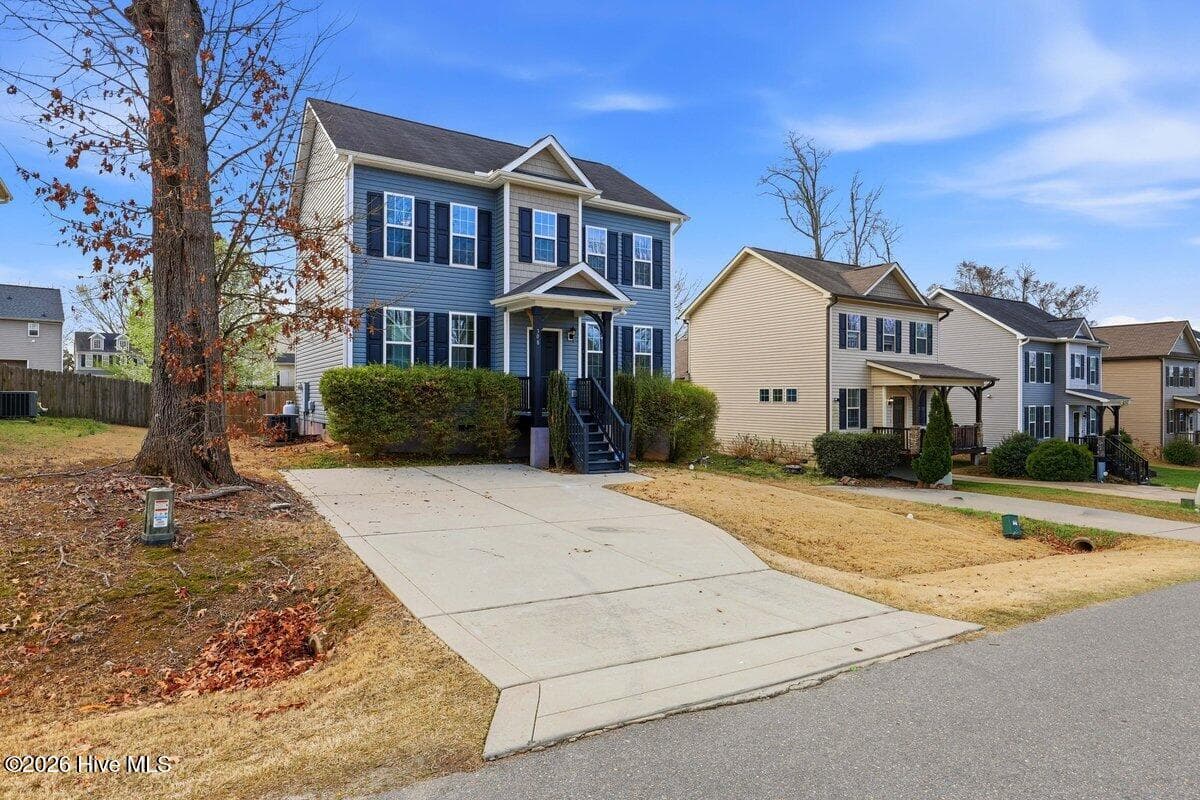 Single Family Residence at 308 Chamberlain Drive, Clayton, NC 27527, photo 2 of 81