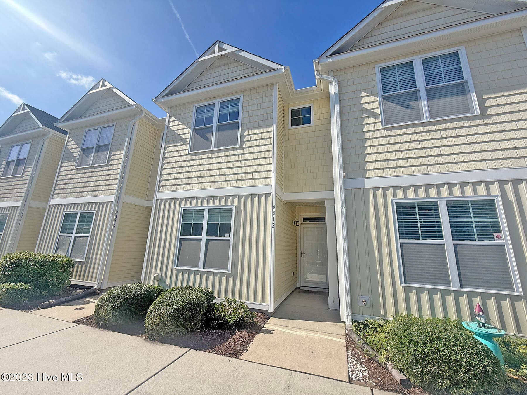 Townhouse at 4312 Eleuthera Lane, Wilmington, NC 28412, photo 4 of 40