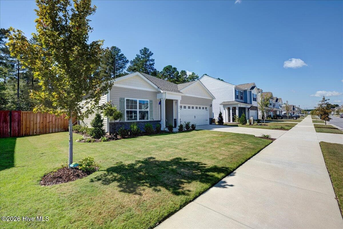 Single Family Residence at 2010 Montford Drive, New Bern, NC 28562, photo 3 of 53