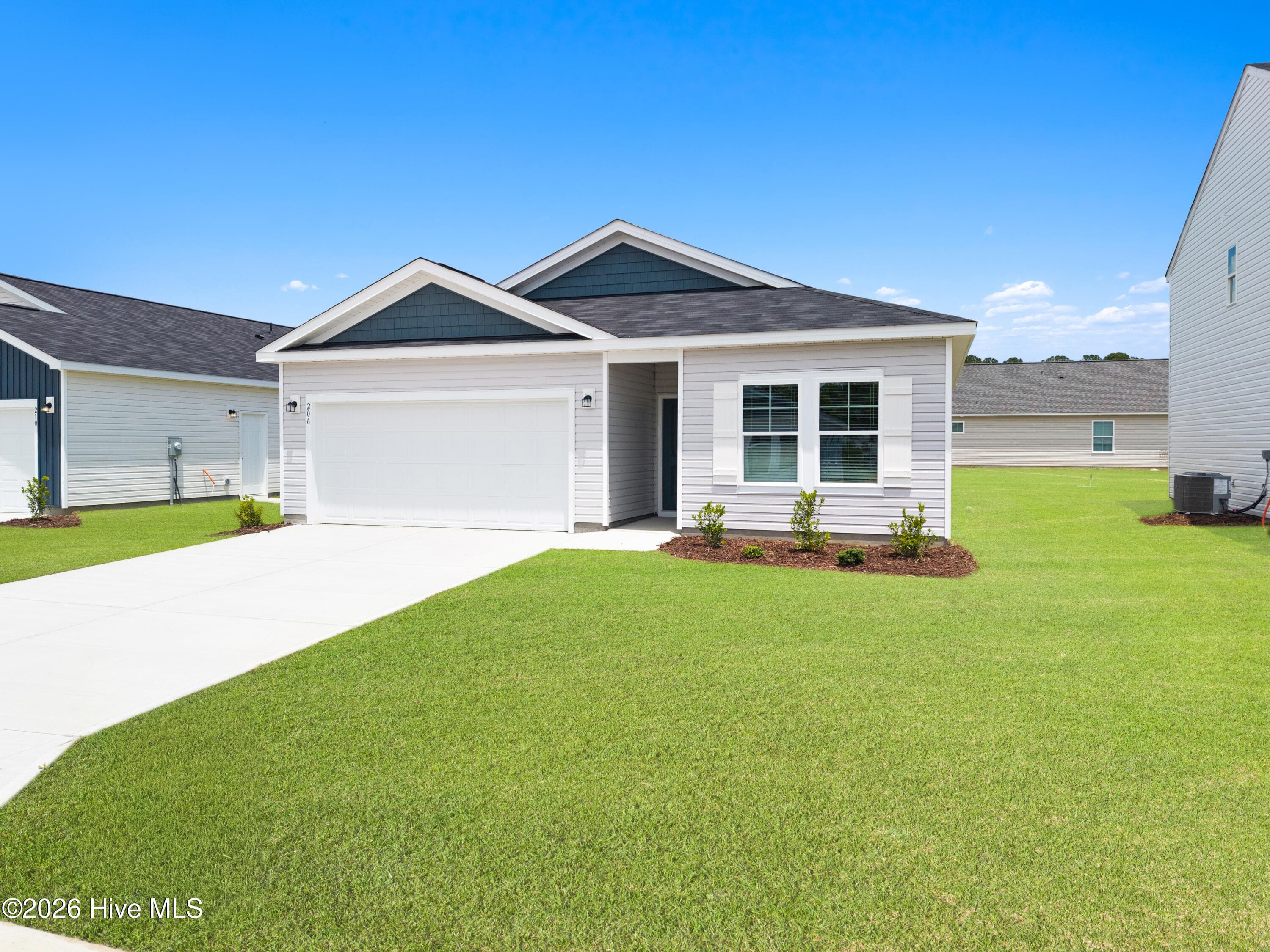 137 N Squires Run Lane, Richlands, NC 28574