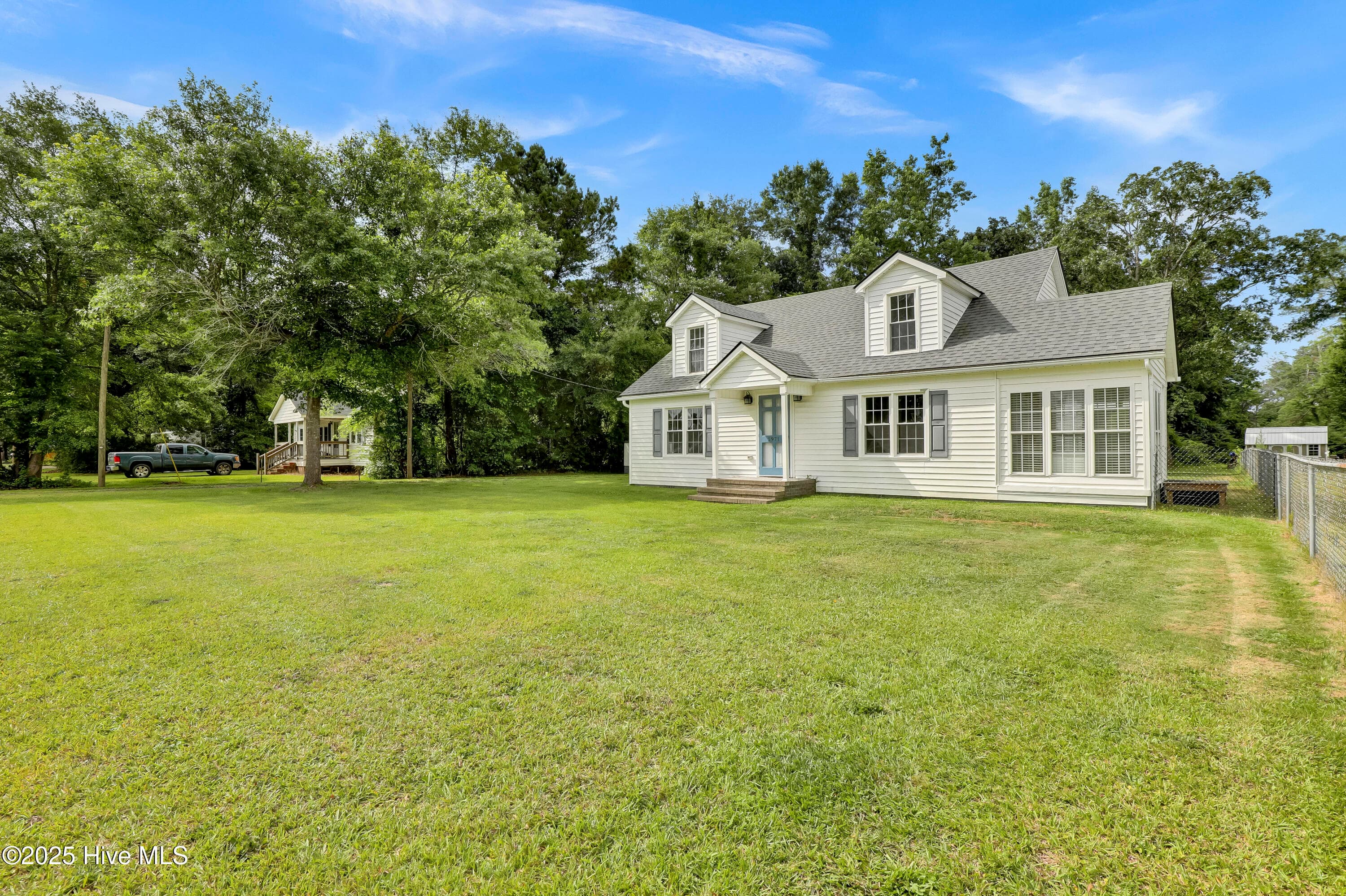Single Family Residence at 2971 Penderlea Highway, Burgaw, NC 28425, photo 2 of 26